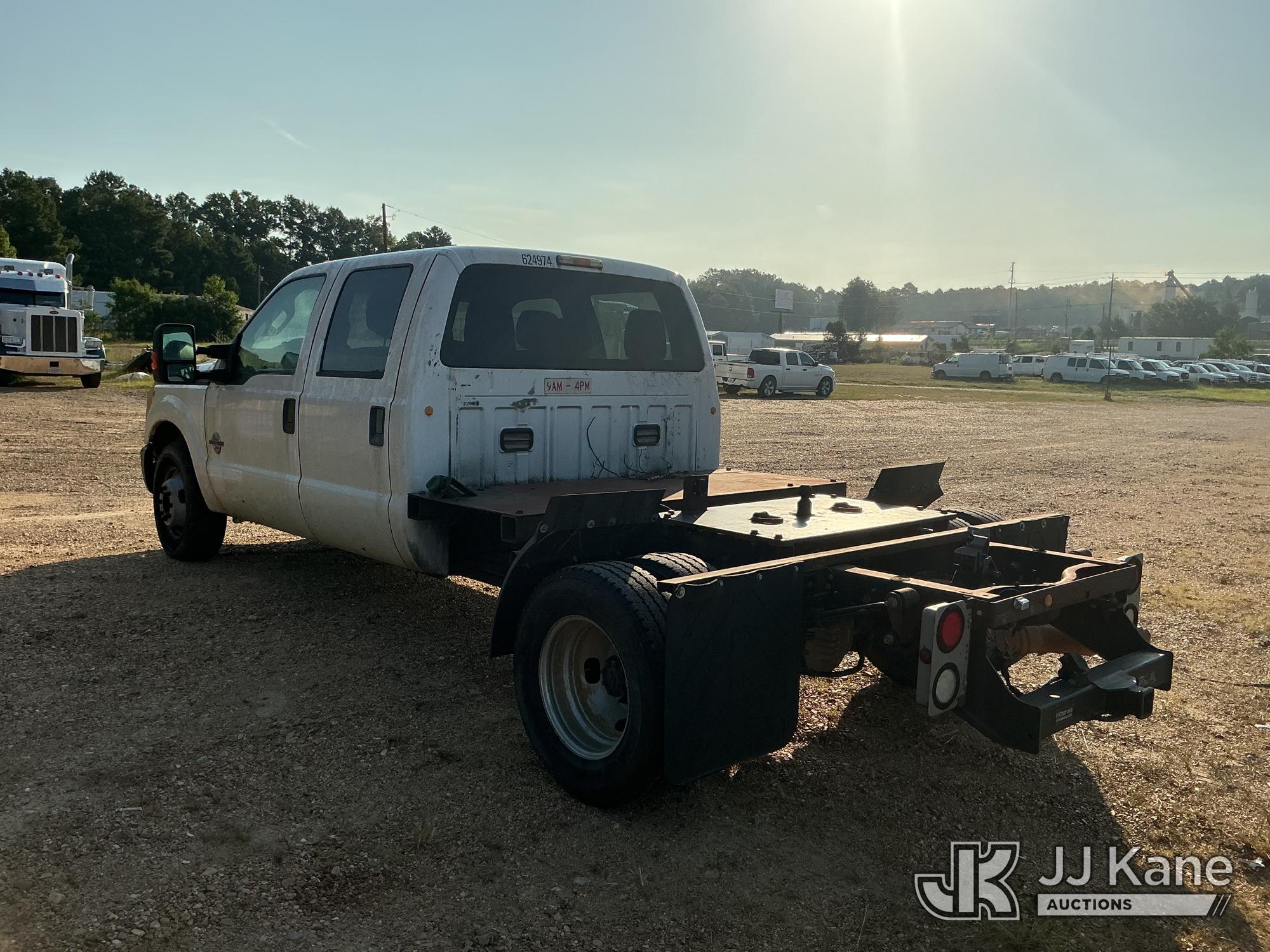 2015 Ford F-350 SD Crew-Cab Chassis (1632376) - photo 2