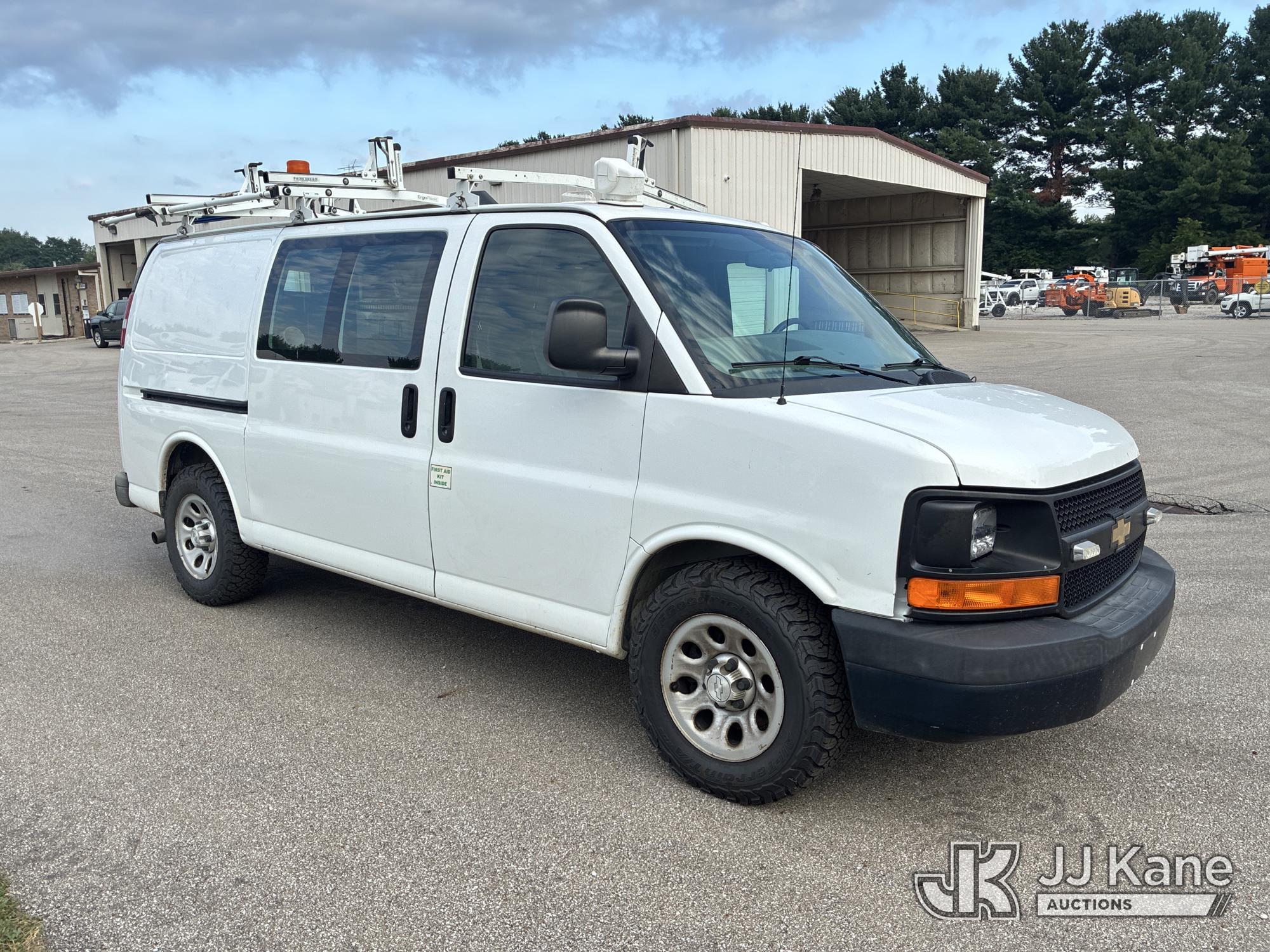 2014 Chevrolet Express G1500 AWD Cargo Van (1633025) - photo 2