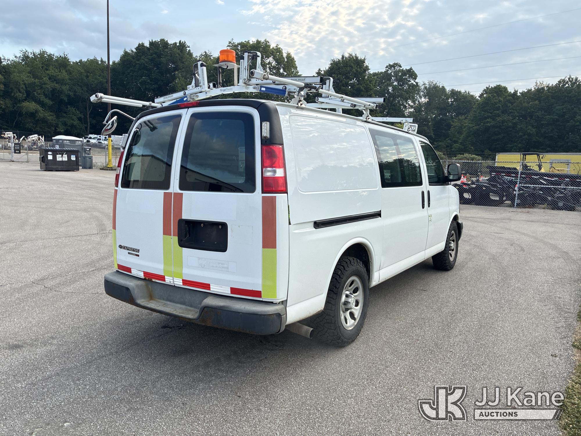 2014 Chevrolet Express G1500 AWD Cargo Van (1633025) - photo 3