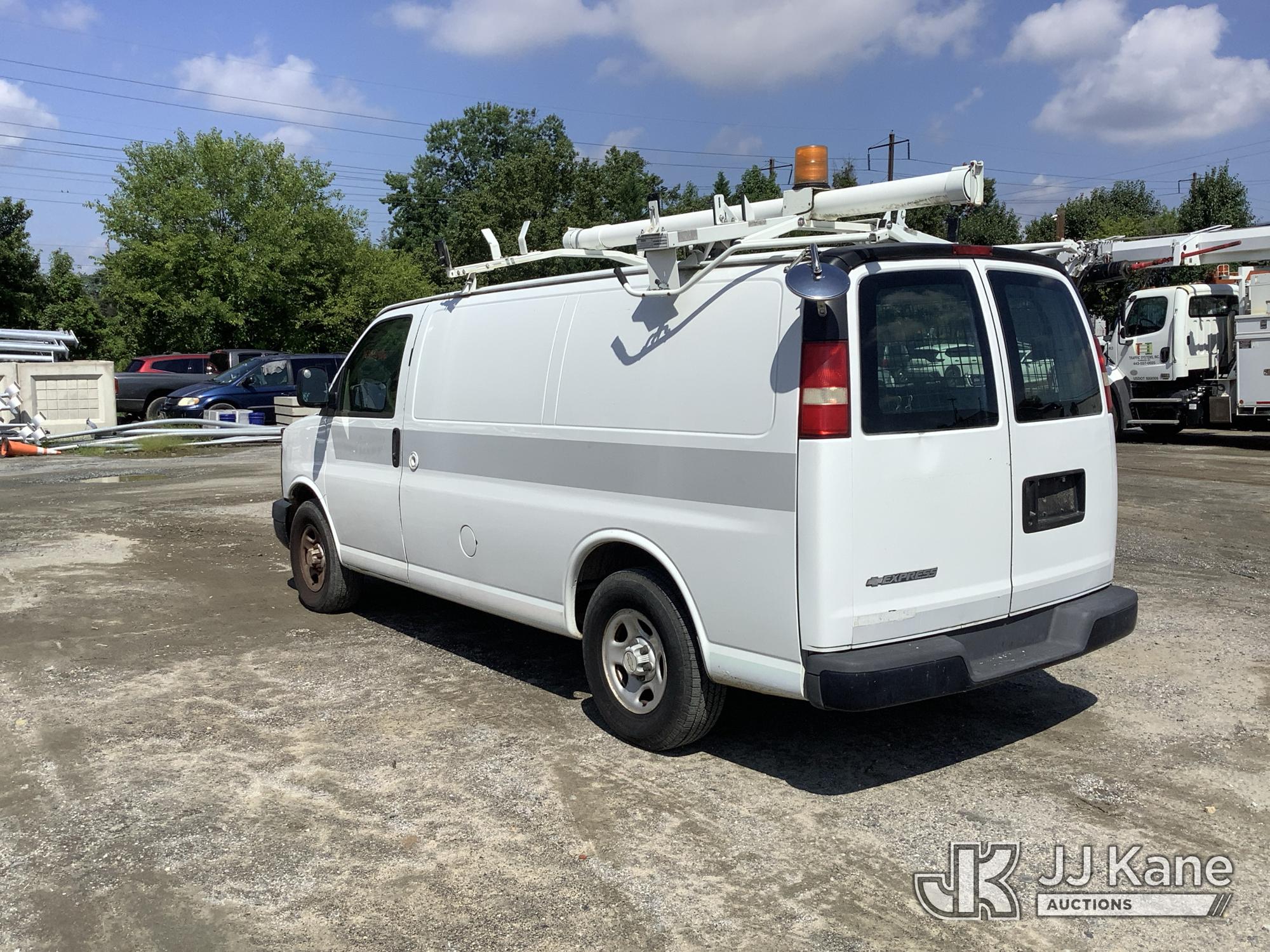 2007 Chevrolet Express Cargo Van (1633034) - photo 2