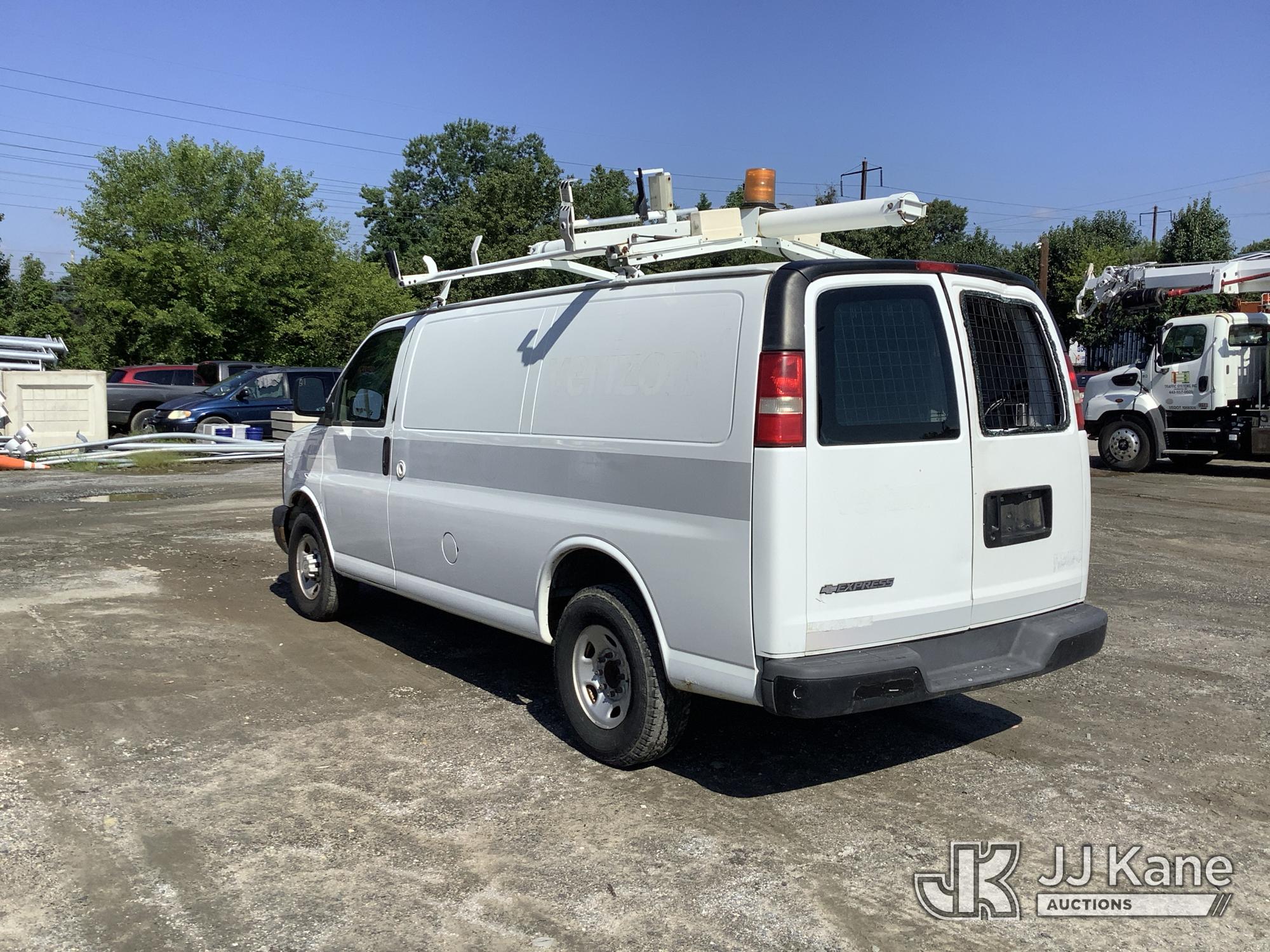 2007 Chevrolet Express Cargo Van (1633040) - photo 2