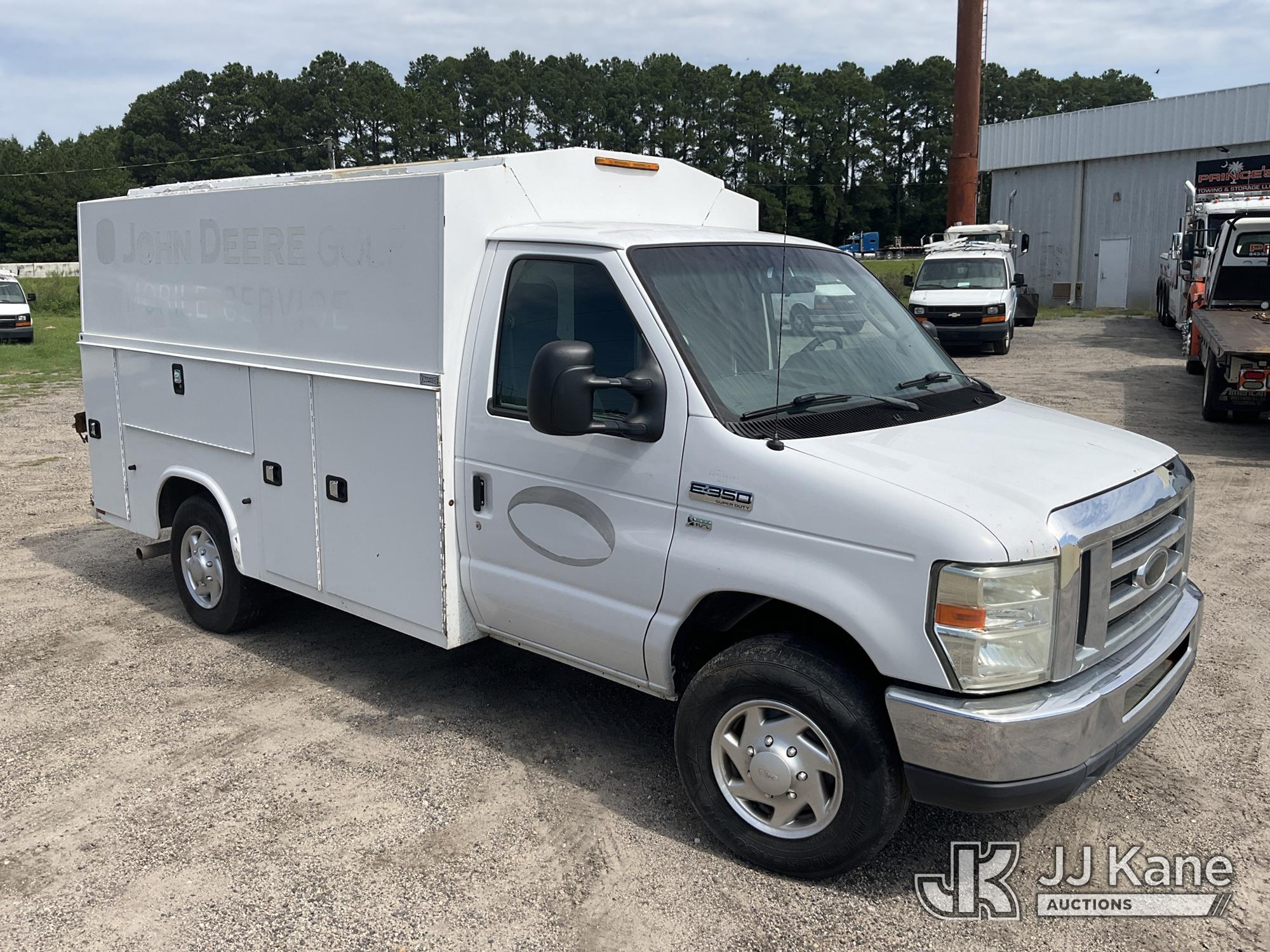 2016 Ford E350 Cutaway Service Van (1633061) - photo 2