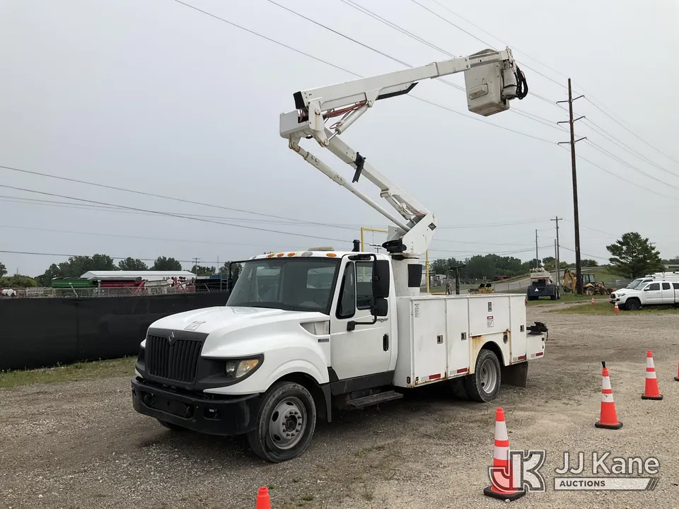 Versalift SST40EIH Articulating & Telescopic Bucket Truck On 2013 International TerraStar Utility Truck (1633216)
