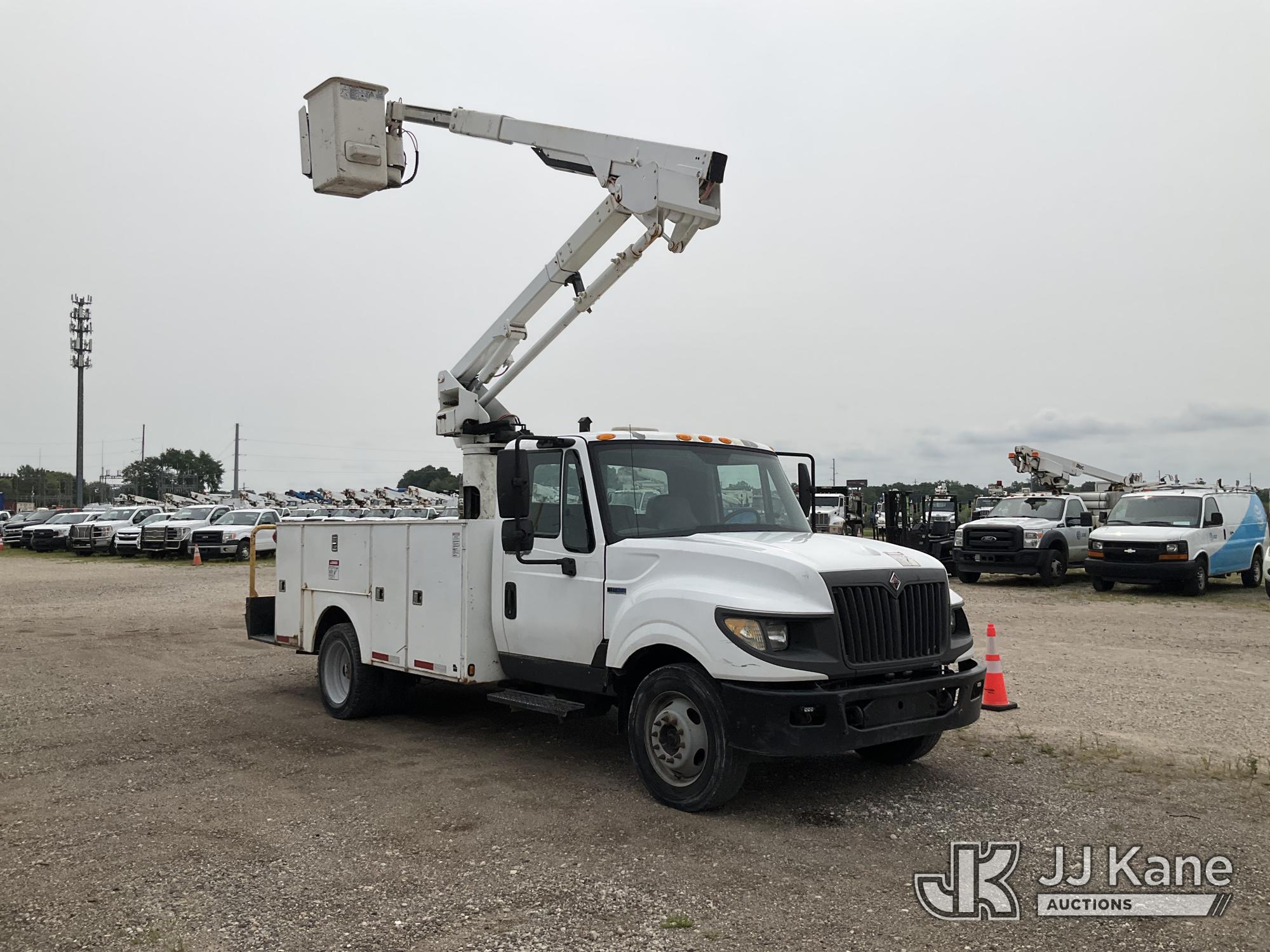 Versalift SST40EIH Articulating & Telescopic Bucket Truck On 2013 International TerraStar Utility Truck (1633216) - photo 2