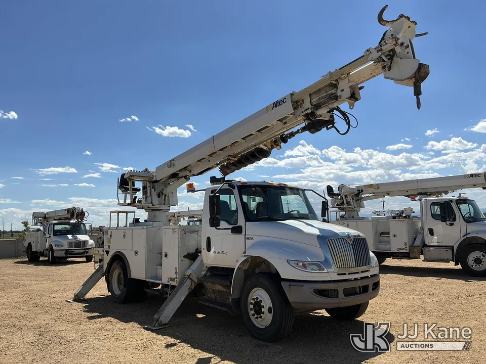 Altec DM47BTR Digger Derrick On 2020 International MV607 Utility Truck (1633375) - photo 2