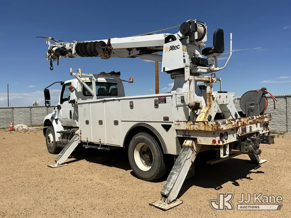 Altec DM47BTR Digger Derrick On 2020 International MV607 Utility Truck (1633375) - photo 4