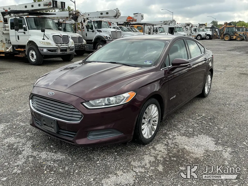 2013 Ford Fusion Hybrid 4-Door Sedan (1633482)