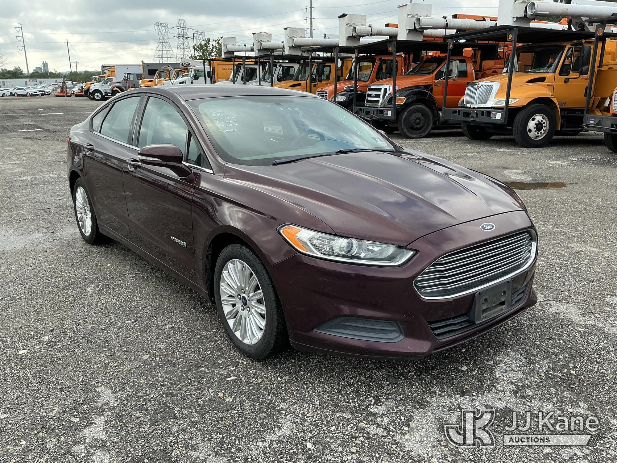 2013 Ford Fusion Hybrid 4-Door Sedan (1633482) - photo 2