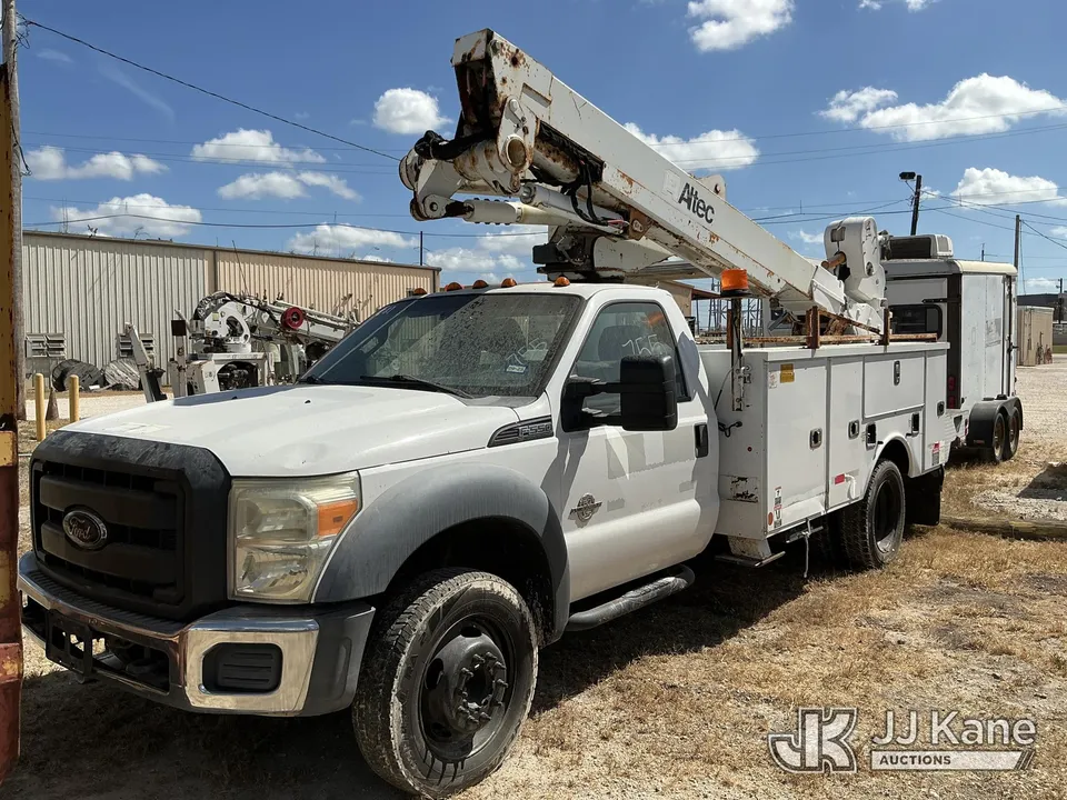 Altec AT40M Articulating & Telescopic Material Handling Bucket Truck On 2015 Ford F-550 Service Truck (1633700)