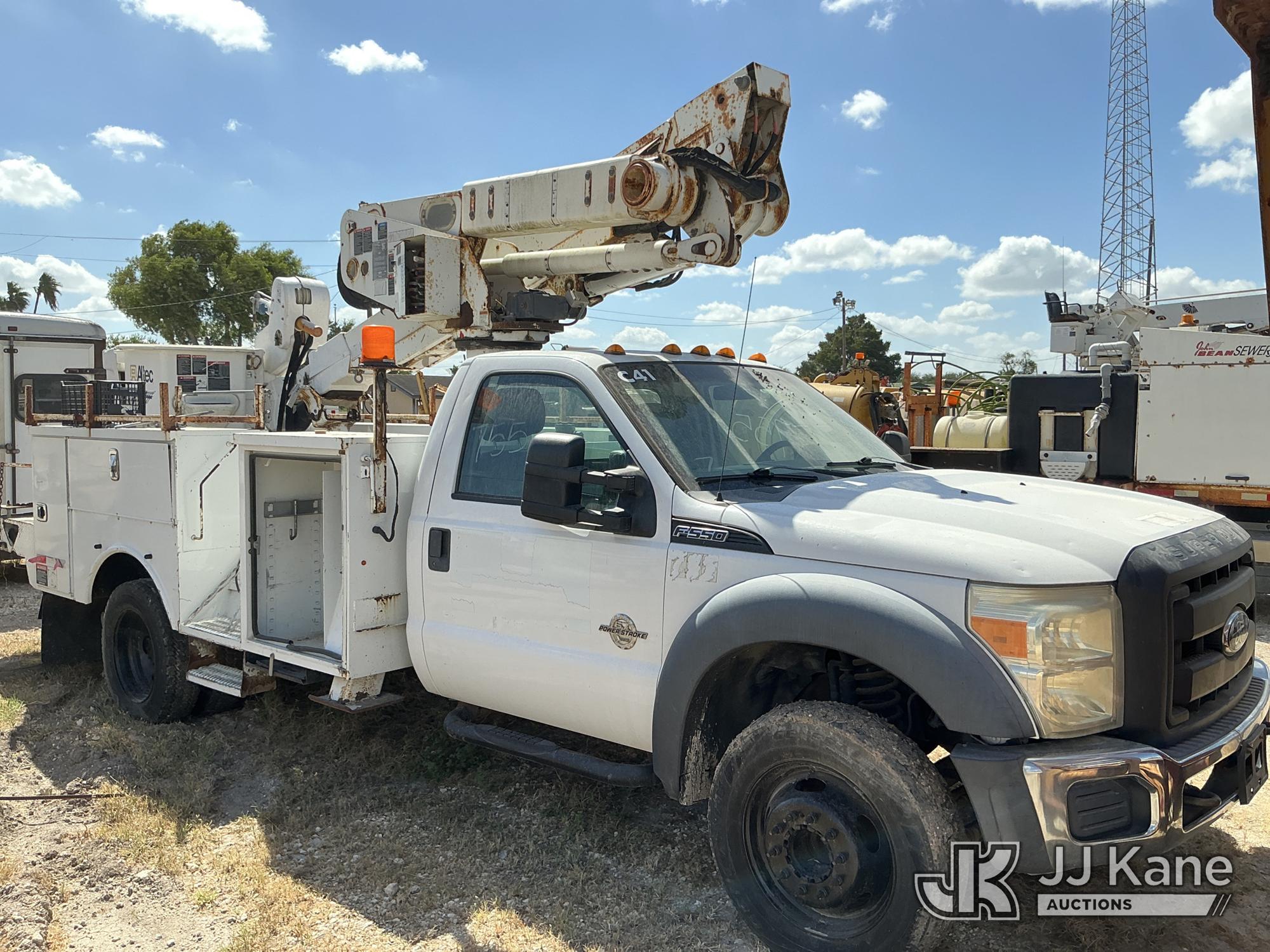 Altec AT40M Articulating & Telescopic Material Handling Bucket Truck On 2015 Ford F-550 Service Truck (1633700) - photo 2