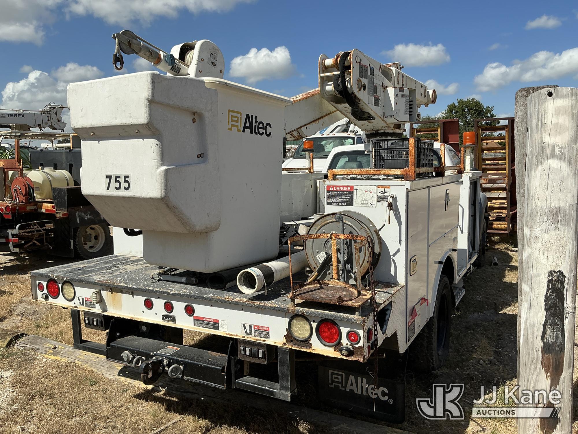 Altec AT40M Articulating & Telescopic Material Handling Bucket Truck On 2015 Ford F-550 Service Truck (1633700) - photo 3