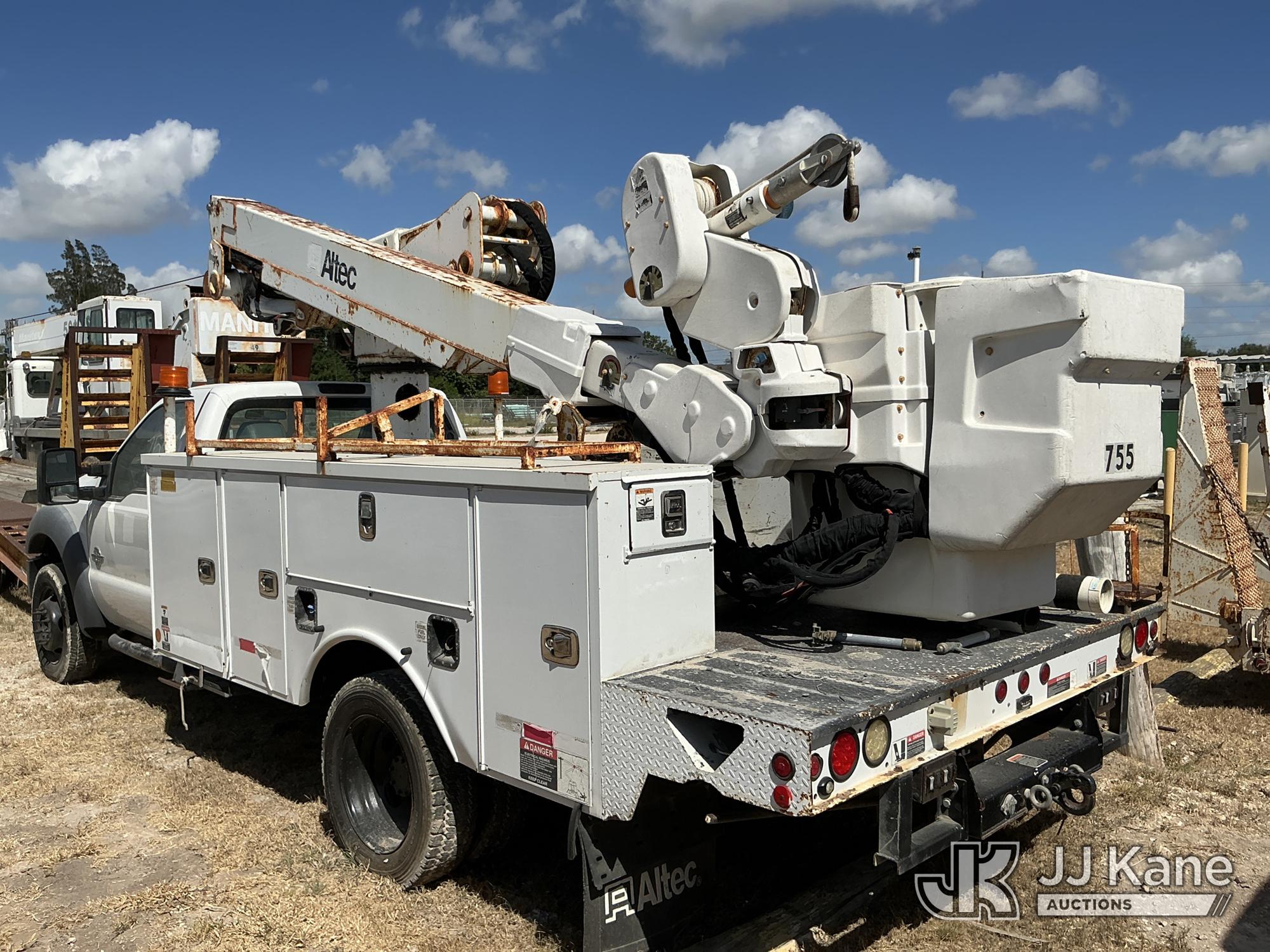 Altec AT40M Articulating & Telescopic Material Handling Bucket Truck On 2015 Ford F-550 Service Truck (1633700) - photo 4