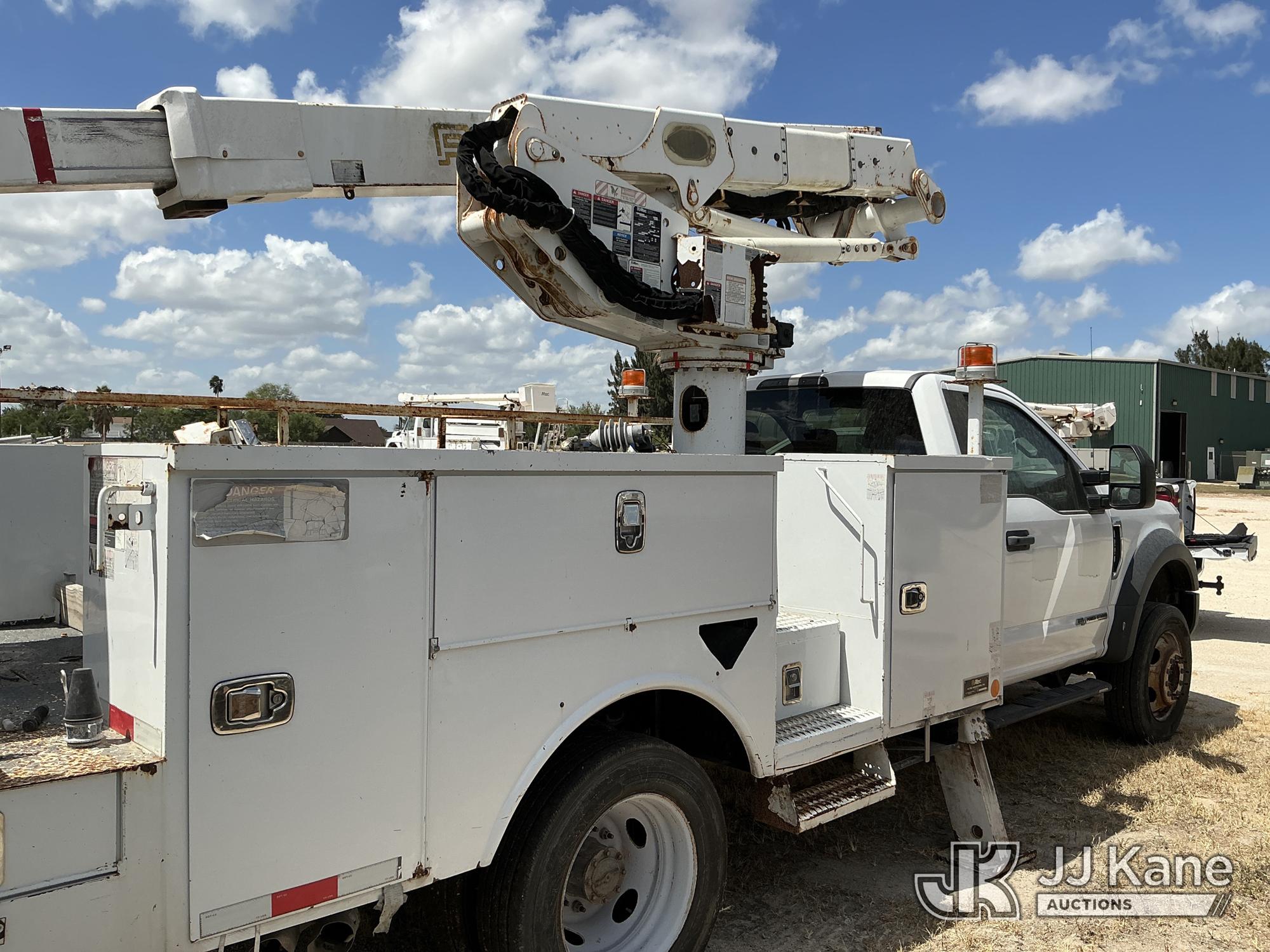 Altec AT41M Articulating & Telescopic Material Handling Bucket Truck On 2017 Ford F-550 Service Truck (1633707) - photo 3