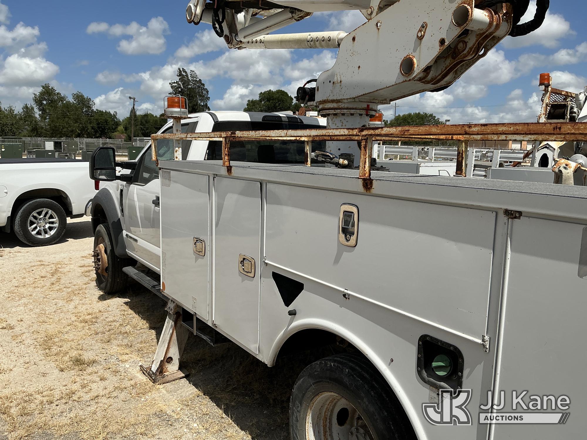 Altec AT41M Articulating & Telescopic Material Handling Bucket Truck On 2017 Ford F-550 Service Truck (1633707) - photo 4