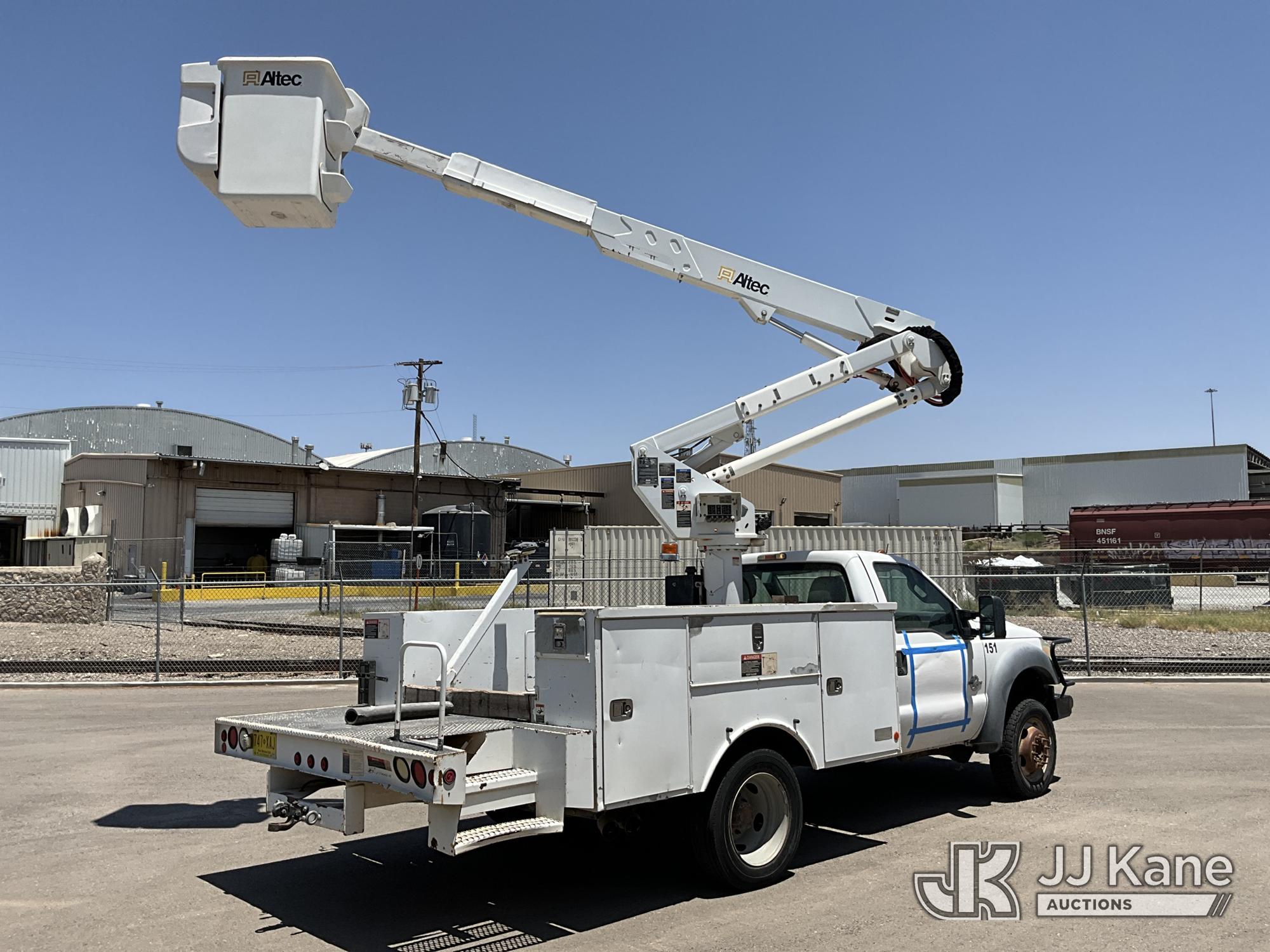 Altec AT37G Articulating & Telescopic Bucket Truck On 2013 Ford F-550 Service Truck (1633972) - photo 5