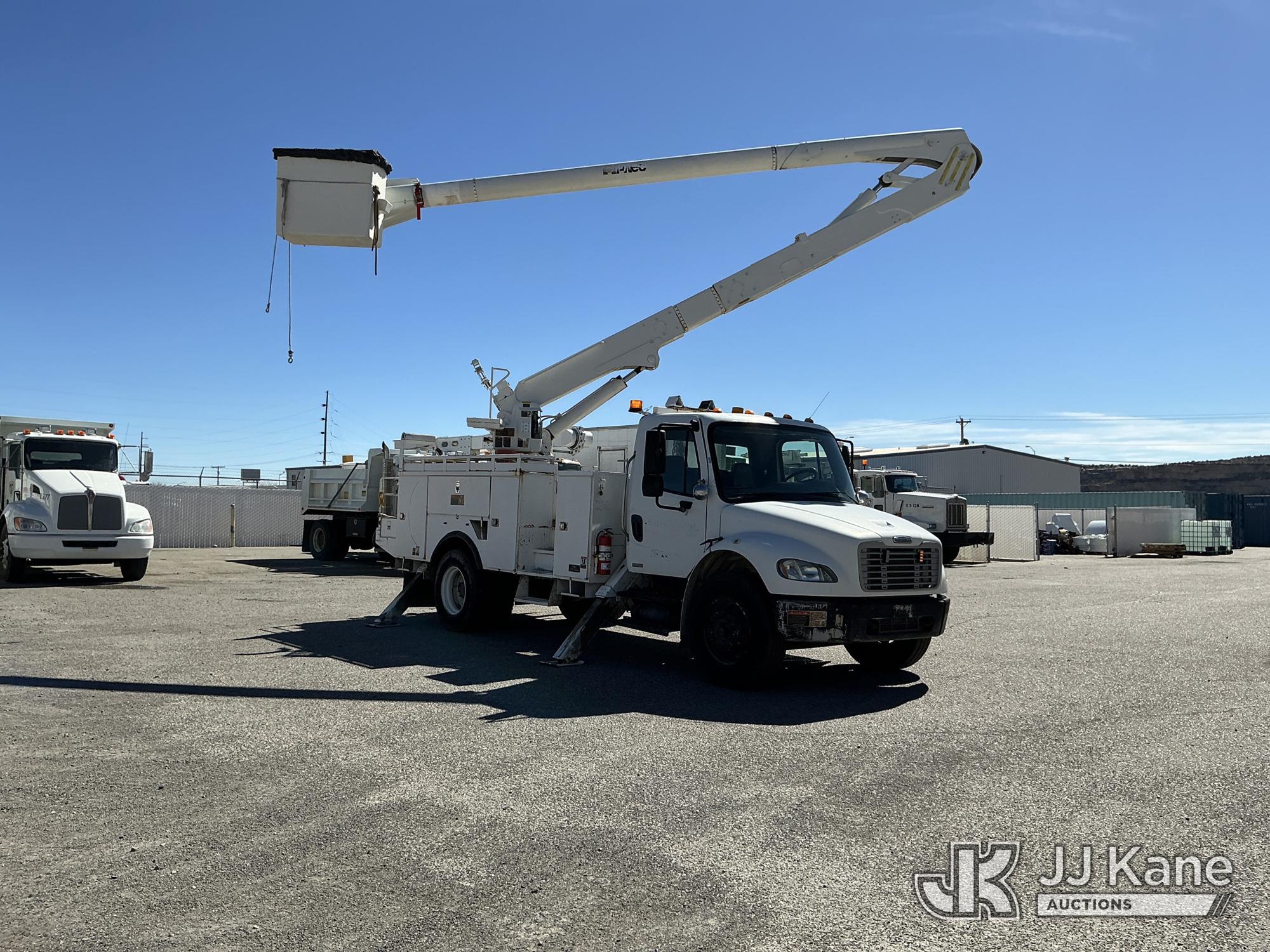 Altec AA55 Material Handling Bucket Truck On 2010 Freightliner M2 106 Utility Truck (1634000) - photo 2