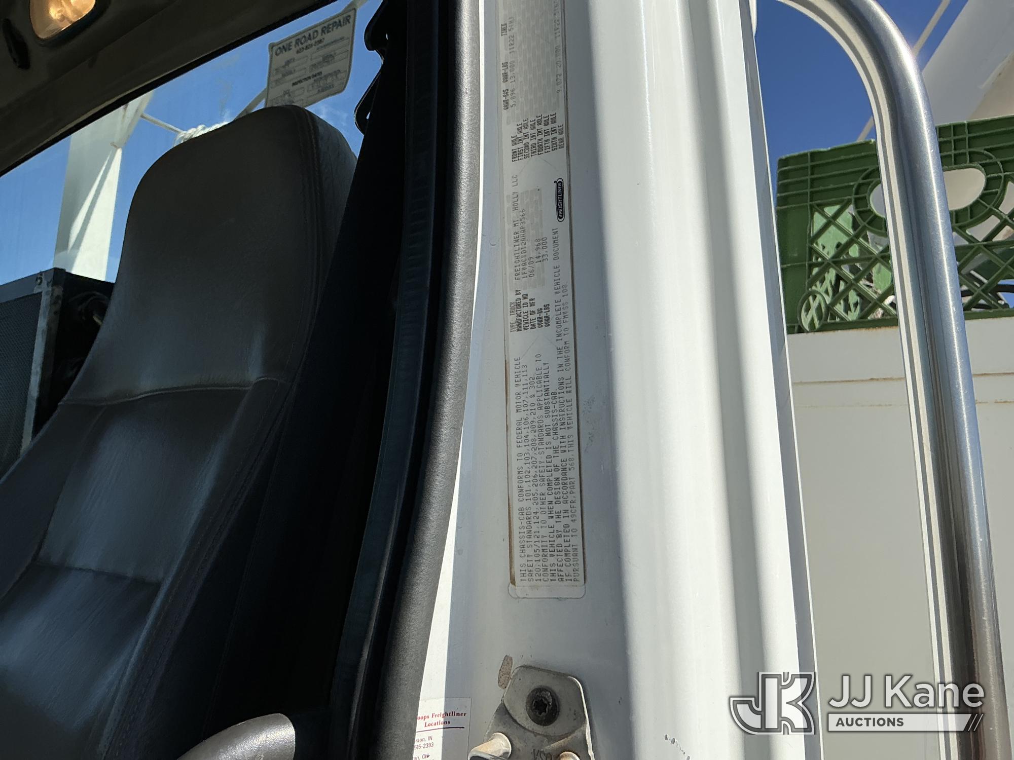 Altec AA55 Material Handling Bucket Truck On 2010 Freightliner M2 106 Utility Truck (1634000) - photo 5