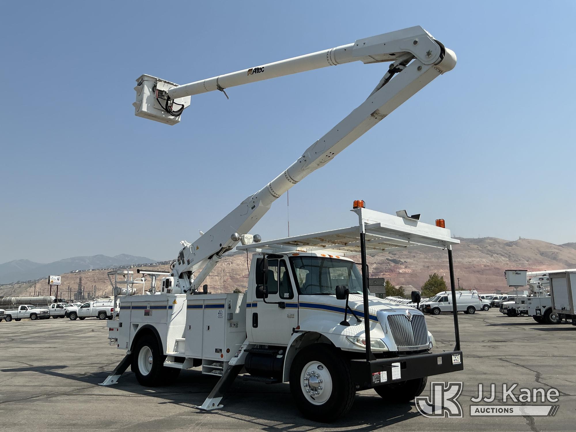 Altec AA755L Bucket Truck On 2003 International 4300 Utility Truck (1634103) - photo 2