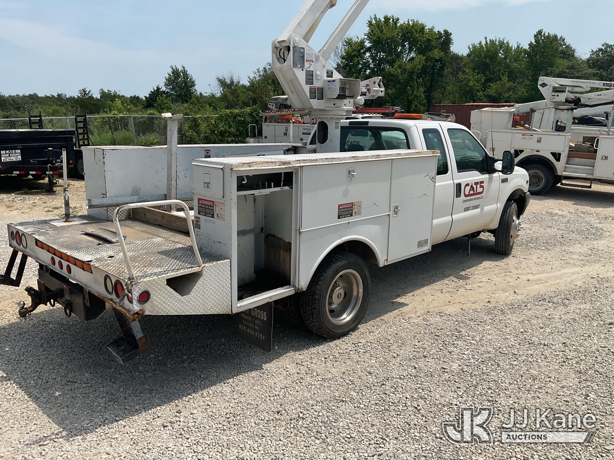 Altec AT37-G Articulating & Telescopic Bucket Truck On 2003 Ford F-550 Service Truck (1634274) - photo 4