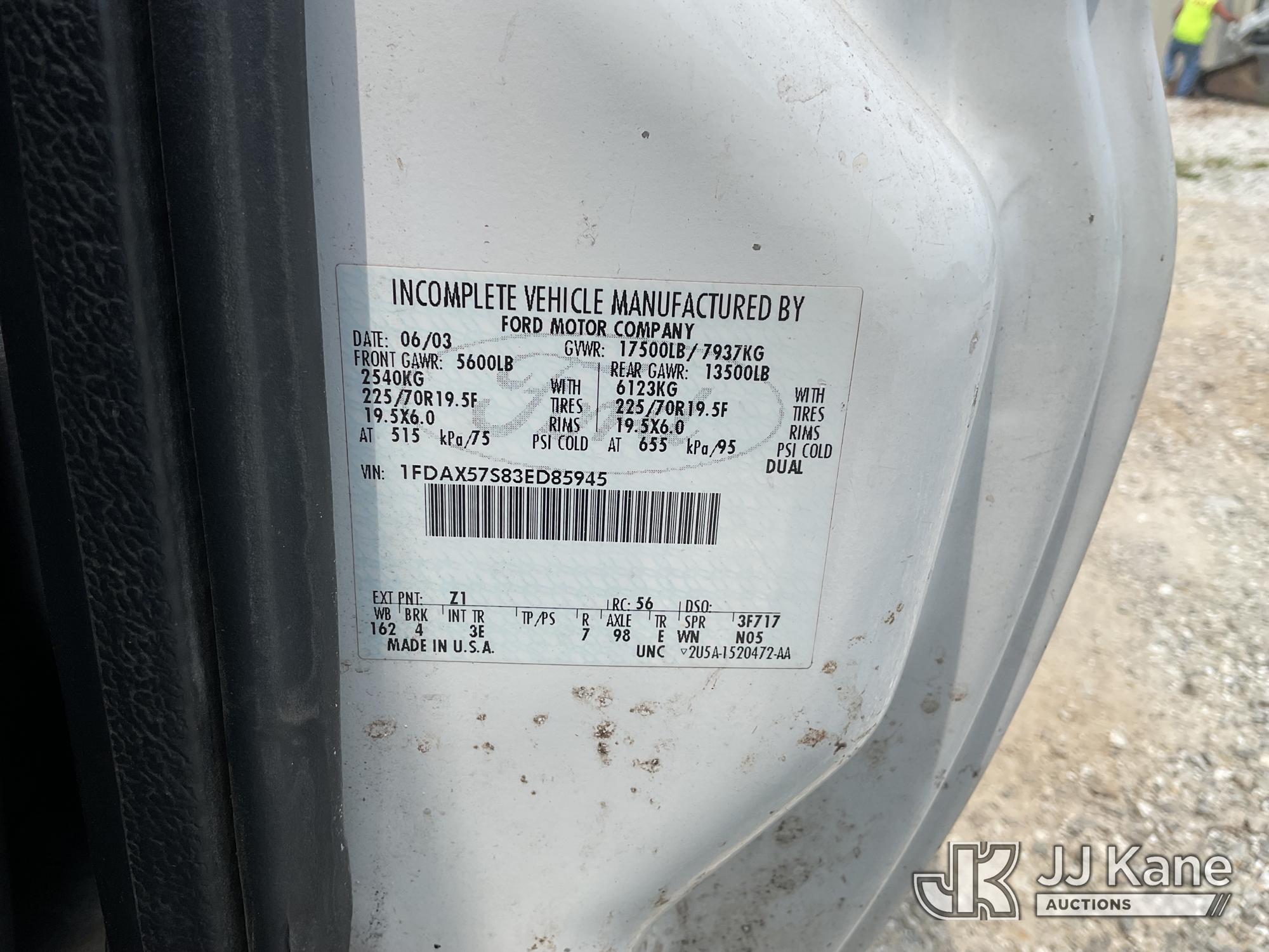 Altec AT37-G Articulating & Telescopic Bucket Truck On 2003 Ford F-550 Service Truck (1634274) - photo 5