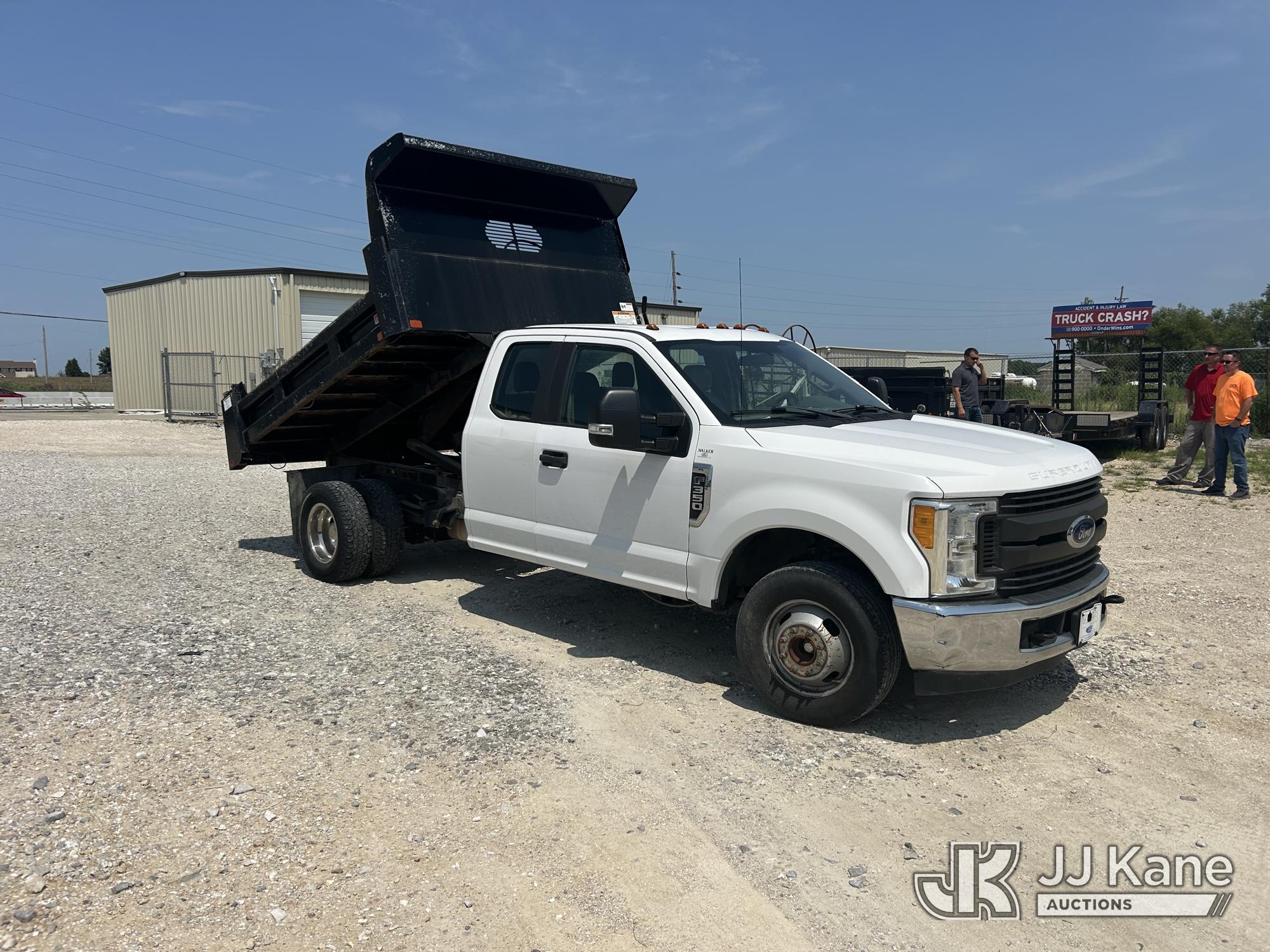2017 Ford F-350 SD Extended-Cab Dump Truck (1634276) - photo 2