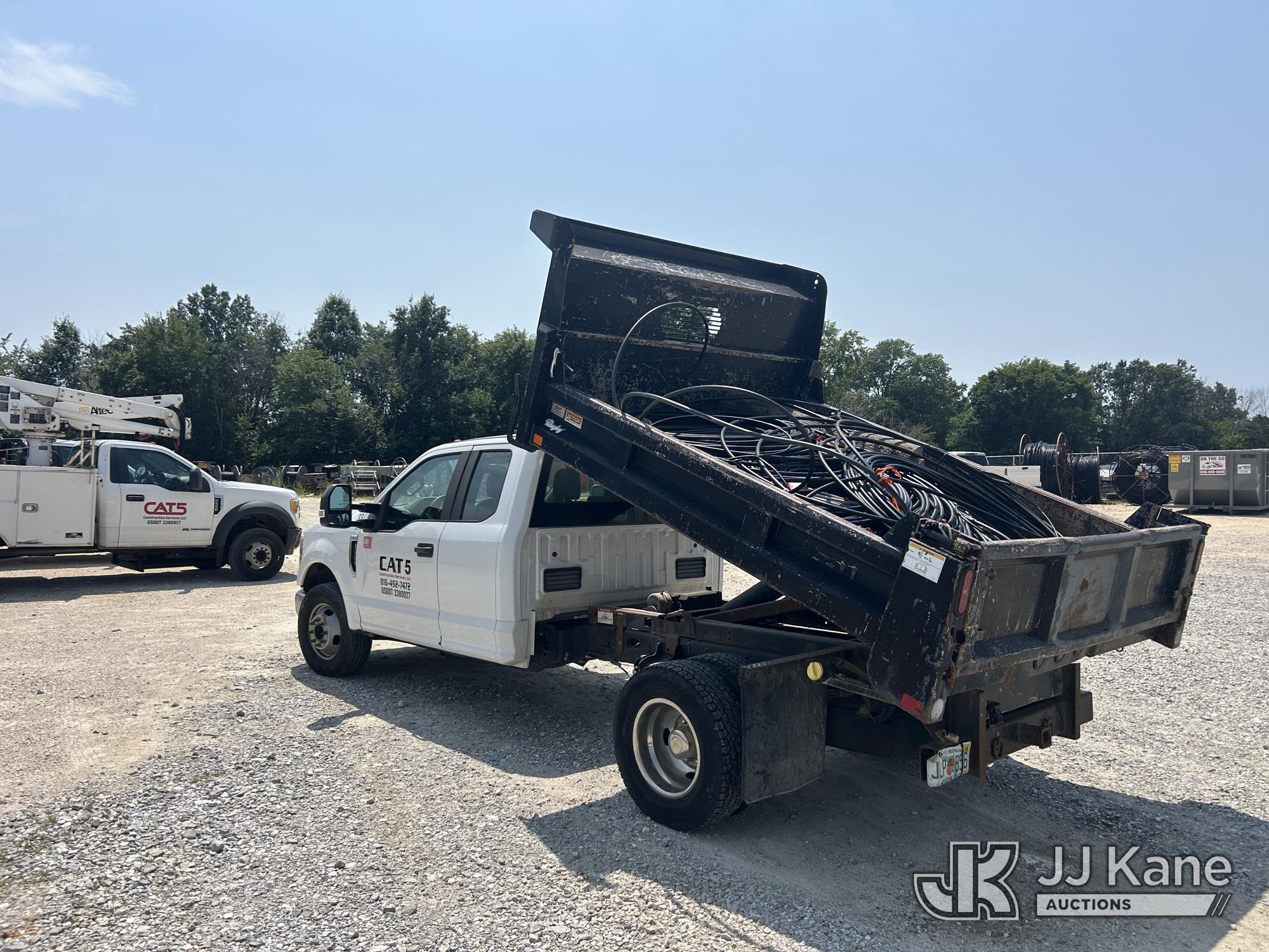 2017 Ford F-350 SD Extended-Cab Dump Truck (1634276) - photo 3
