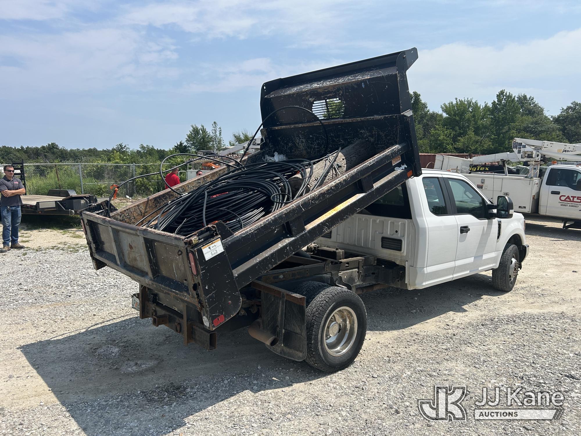 2017 Ford F-350 SD Extended-Cab Dump Truck (1634276) - photo 4