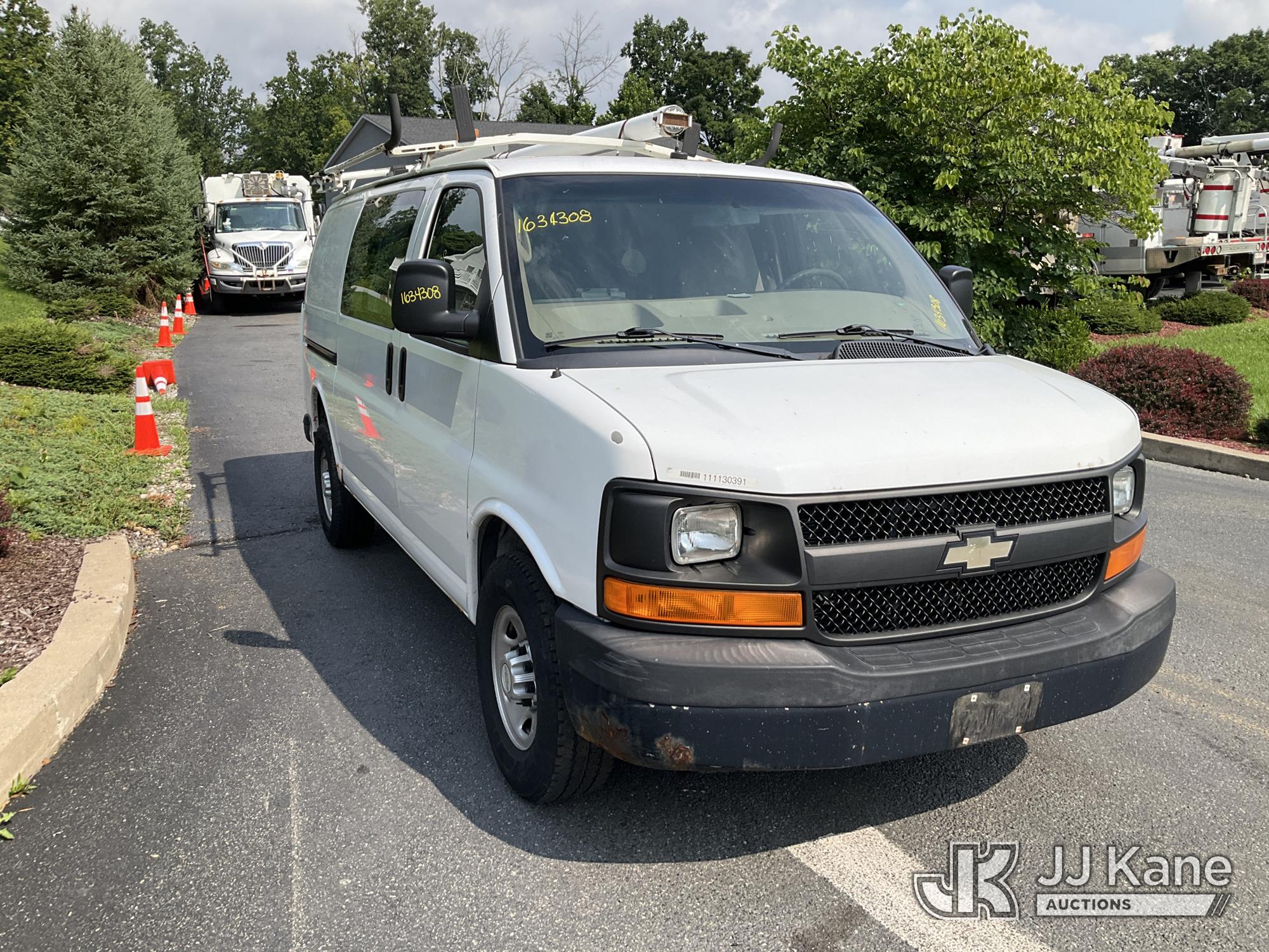 2011 Chevrolet Express Cargo Van (1634308) - photo 3
