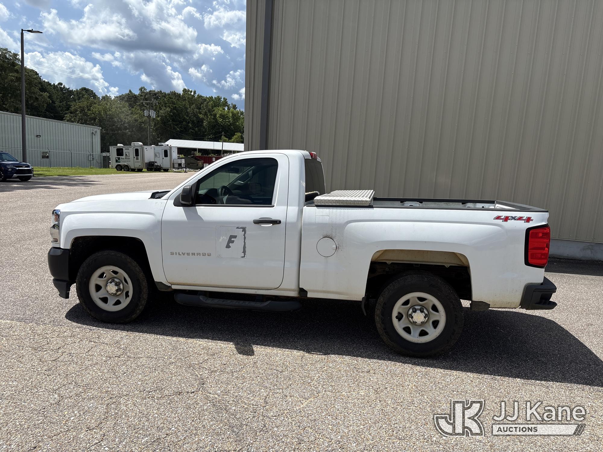 2017 Chevrolet Silverado 1500 4x4 Pickup Truck (1634612) - photo 2