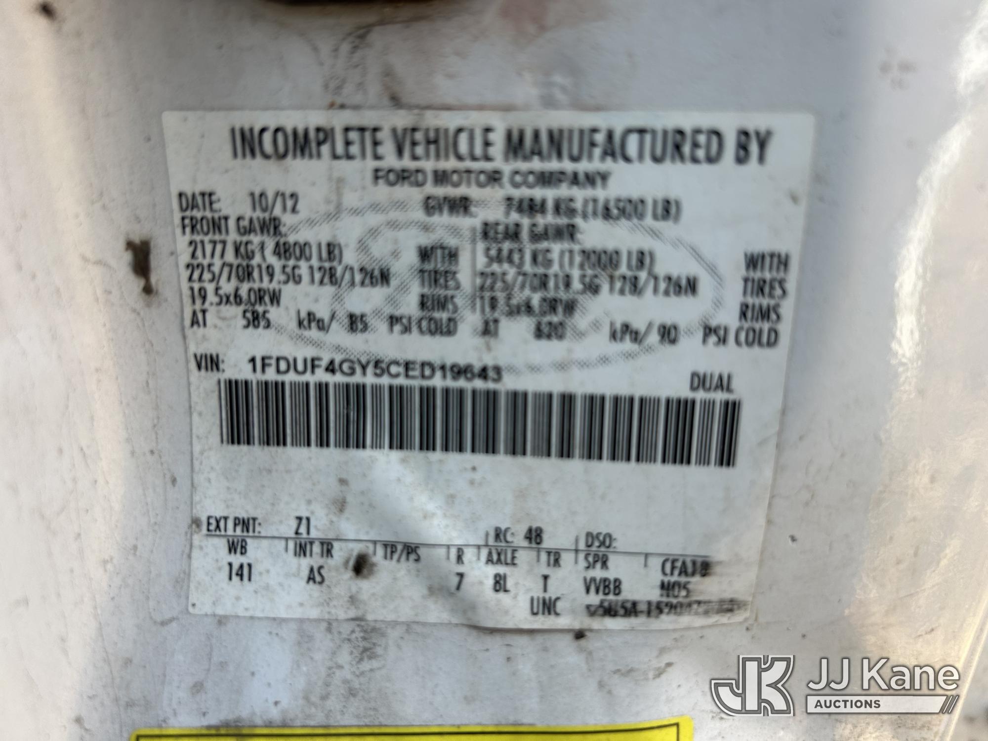 Altec AT235 Articulating & Telescopic Non-Insulated Bucket Truck On 2012 Ford F-450 SD Service Truck (1634808) - photo 5