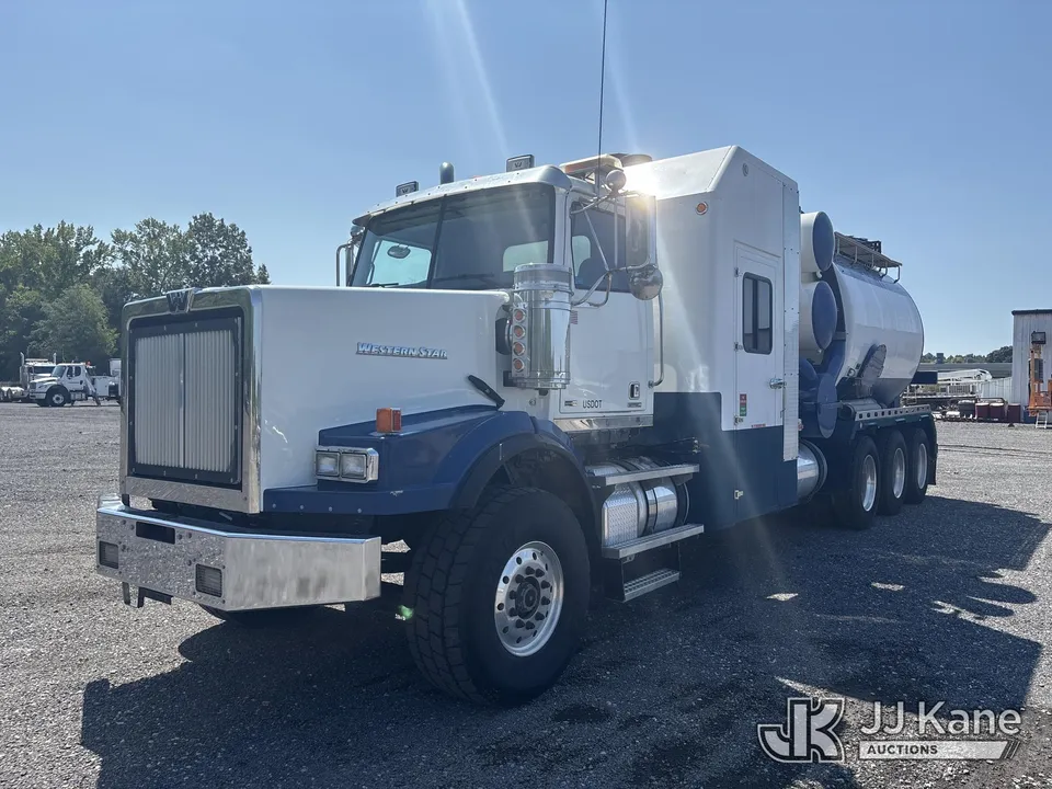 2015 Western Star Trucks 4900SA Tri-Axle Flatbed/Utility Truck (1634934)