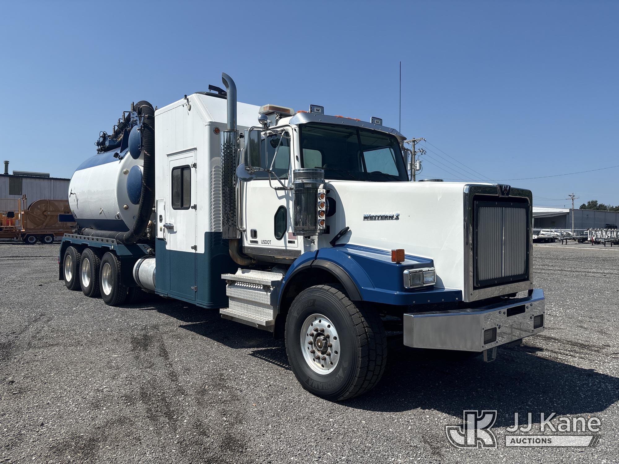 2015 Western Star Trucks 4900SA Tri-Axle Flatbed/Utility Truck (1634934) - photo 2