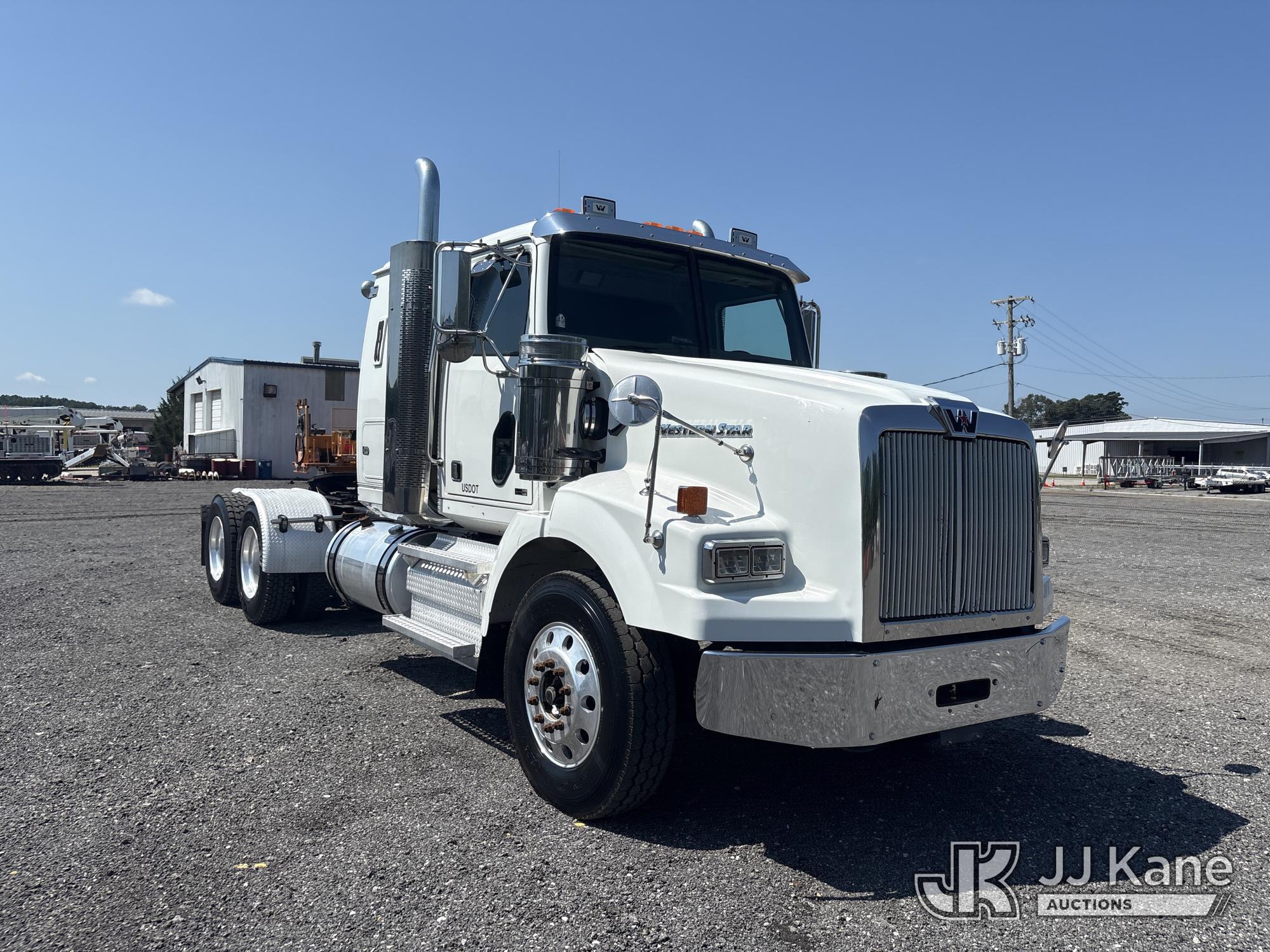 2011 Western Star Trucks 4900 SA T/A Truck Tractor (1634935) - photo 2