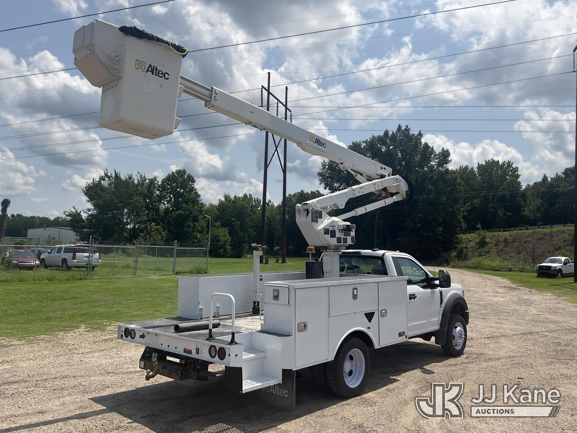 Altec AT40G Articulating & Telescopic Bucket Truck On 2021 Ford F550 4X4 Service Truck (1635015) - photo 3