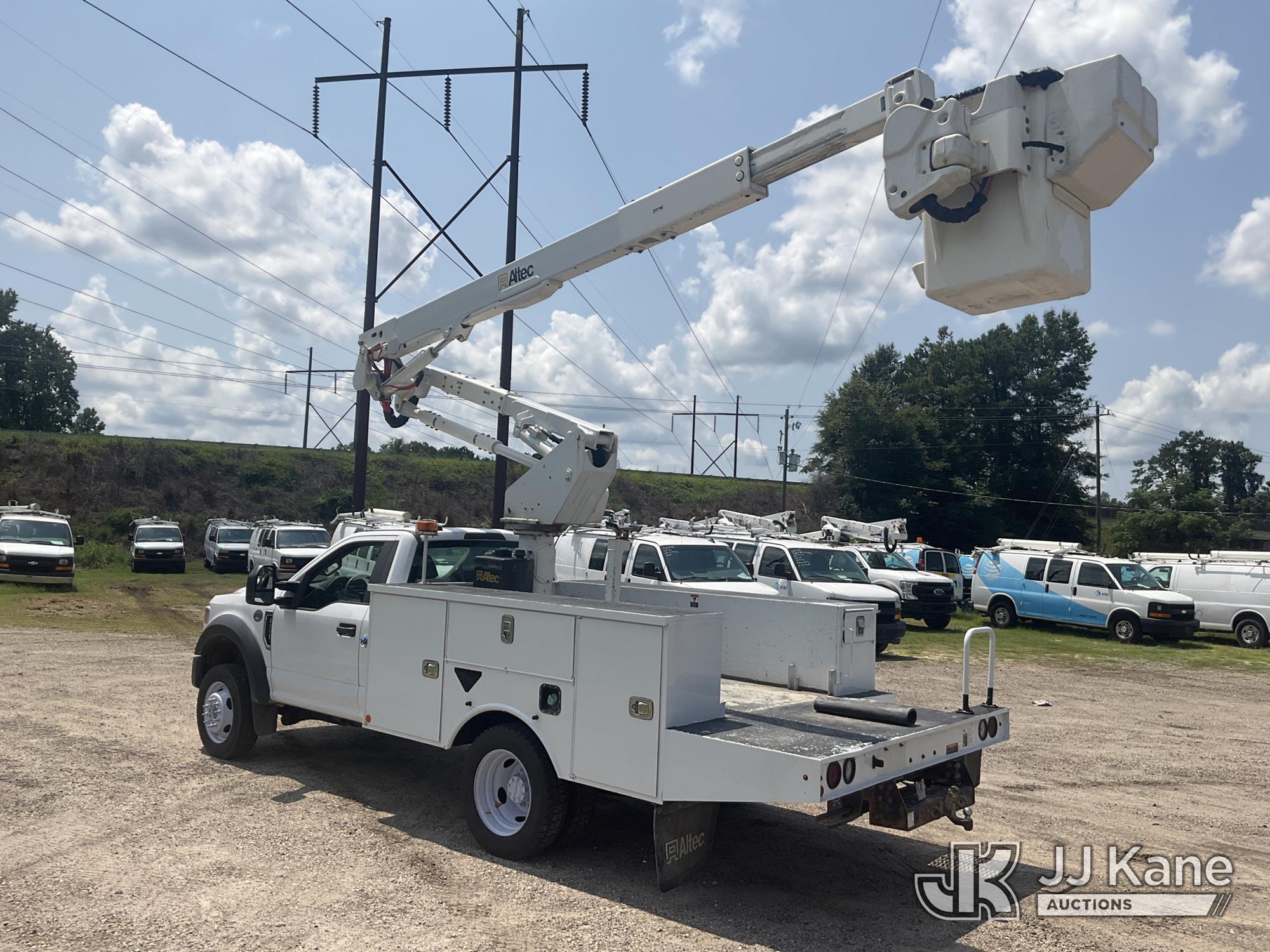 Altec AT40G Articulating & Telescopic Bucket Truck On 2021 Ford F550 4X4 Service Truck (1635015) - photo 4