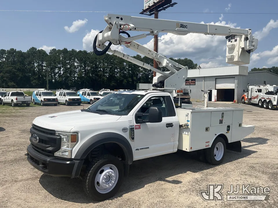 Altec AT40G Articulating & Telescopic Bucket Truck On 2021 Ford F550 4x4 Service Truck (1635033)