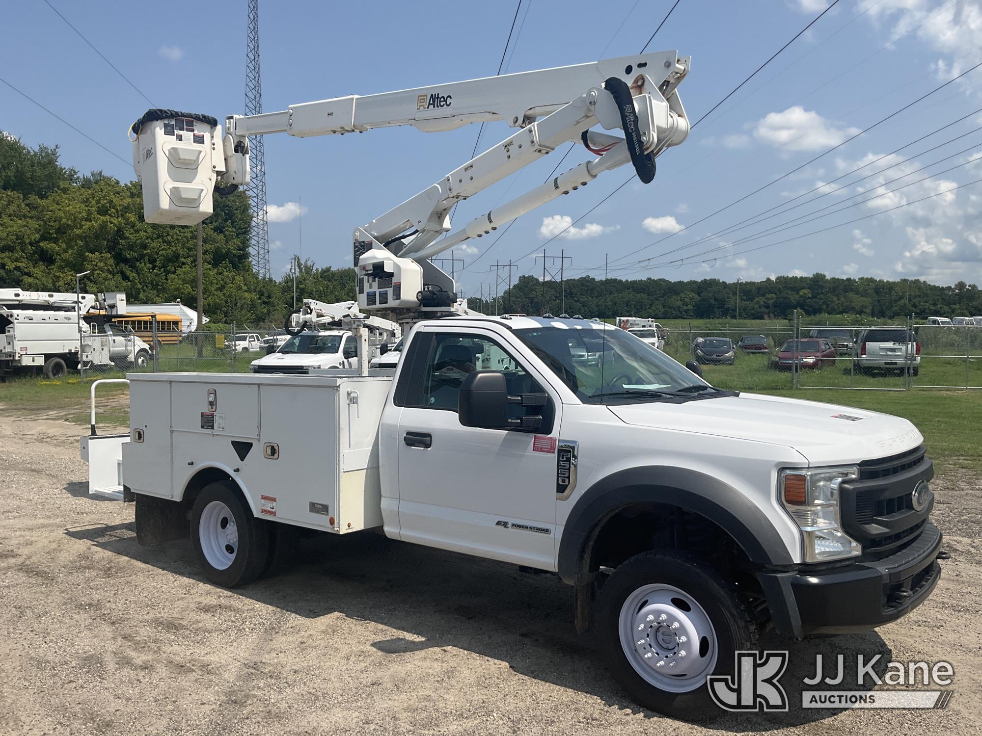 Altec AT40G Articulating & Telescopic Bucket Truck On 2021 Ford F550 4x4 Service Truck (1635033) - photo 2