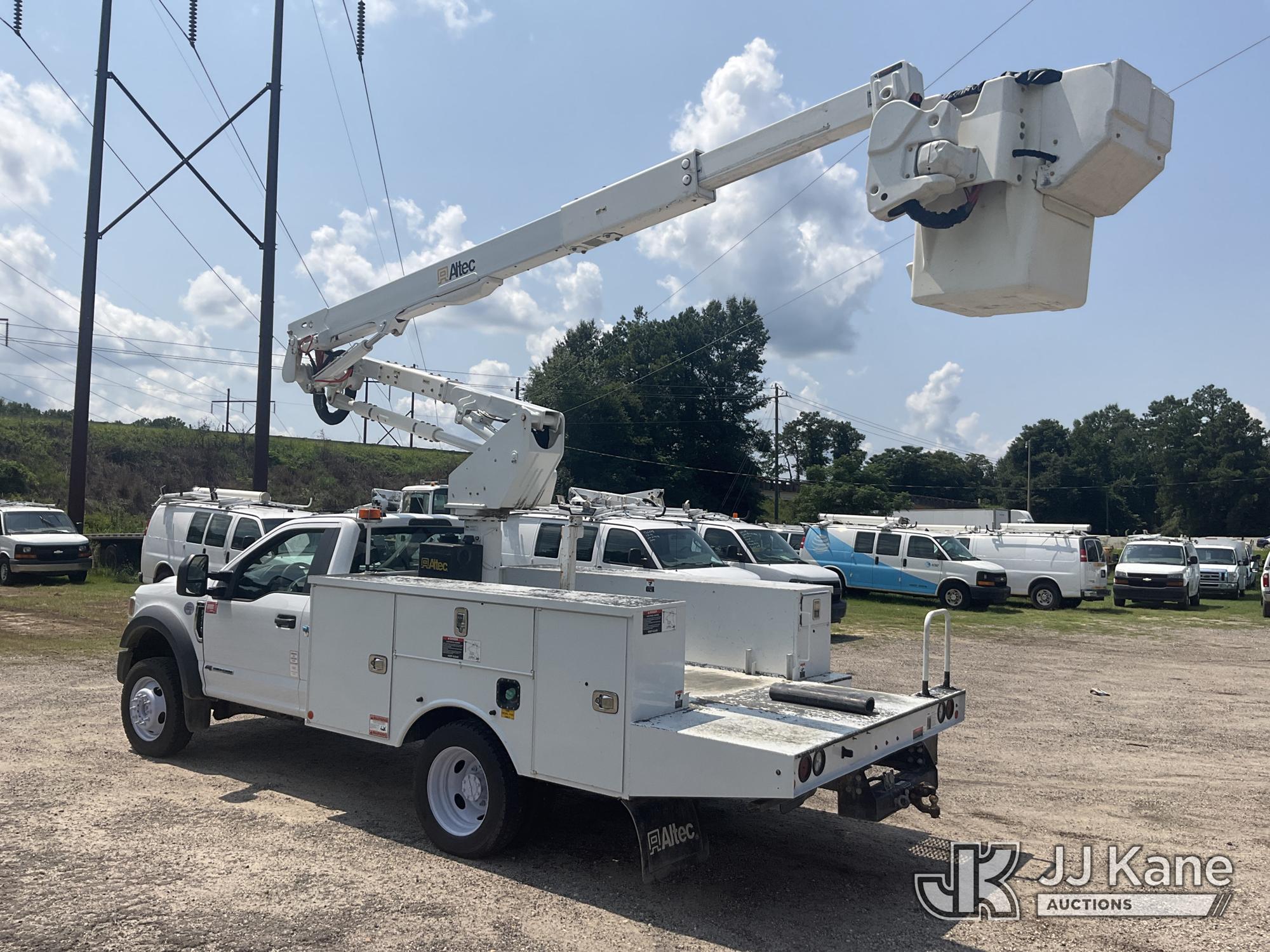 Altec AT40G Articulating & Telescopic Bucket Truck On 2021 Ford F550 4x4 Service Truck (1635033) - photo 4