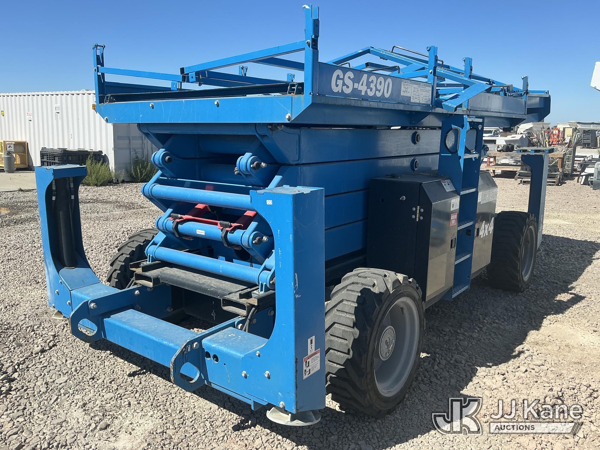 2018 Genie GS4390 Self-Propelled Scissor Lift (1635169) - photo 2
