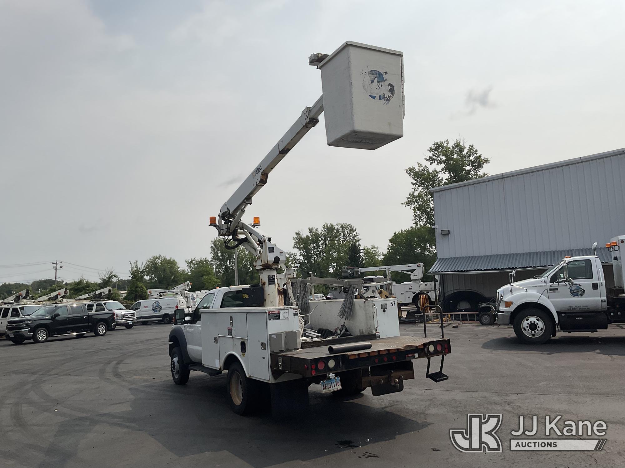 Altec AT235 Articulating & Telescopic Non-Insulated Bucket Truck On 2012 Ford F450 Service Truck (1635170) - photo 3