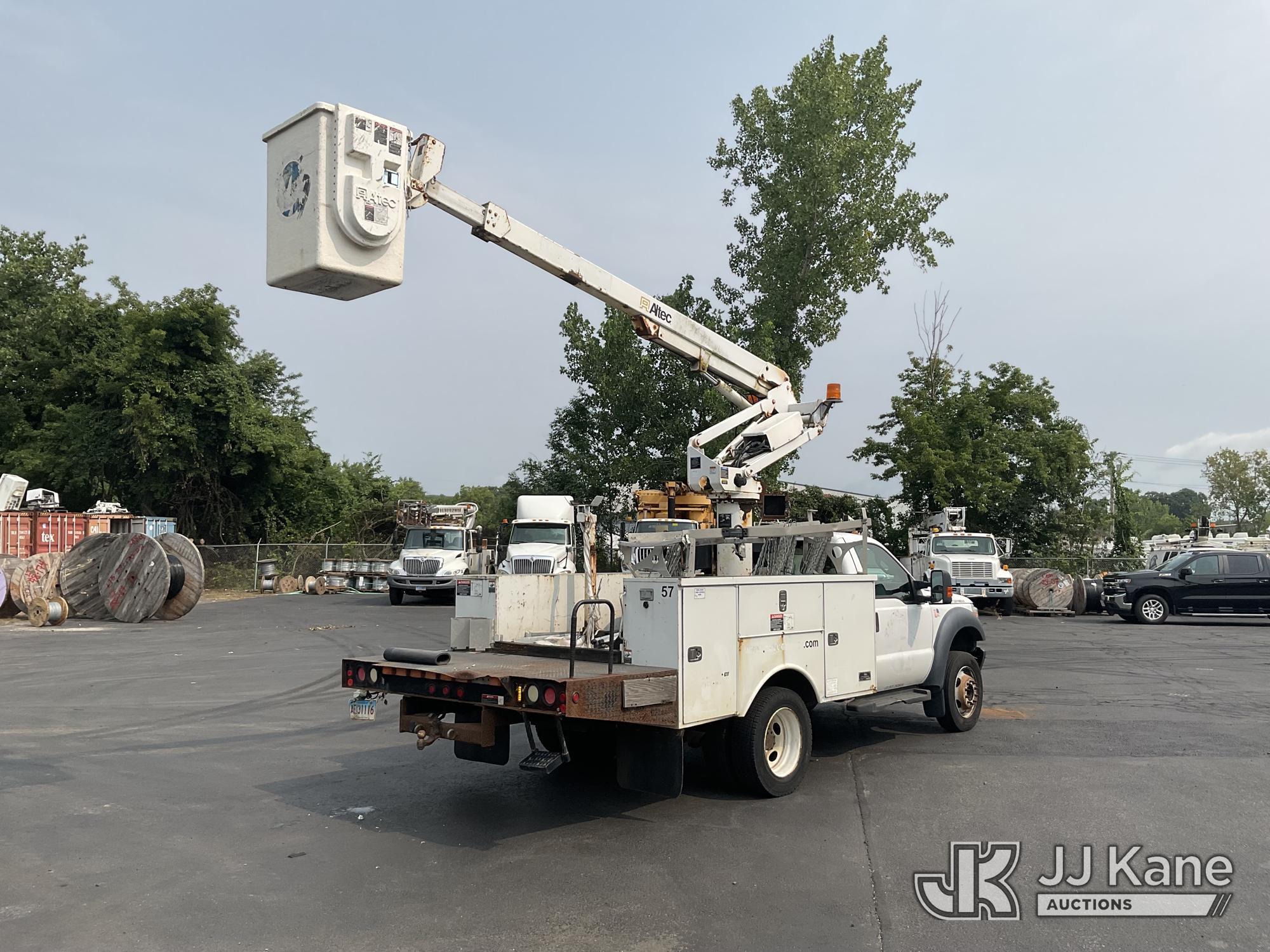 Altec AT235 Articulating & Telescopic Non-Insulated Bucket Truck On 2012 Ford F450 Service Truck (1635170) - photo 4