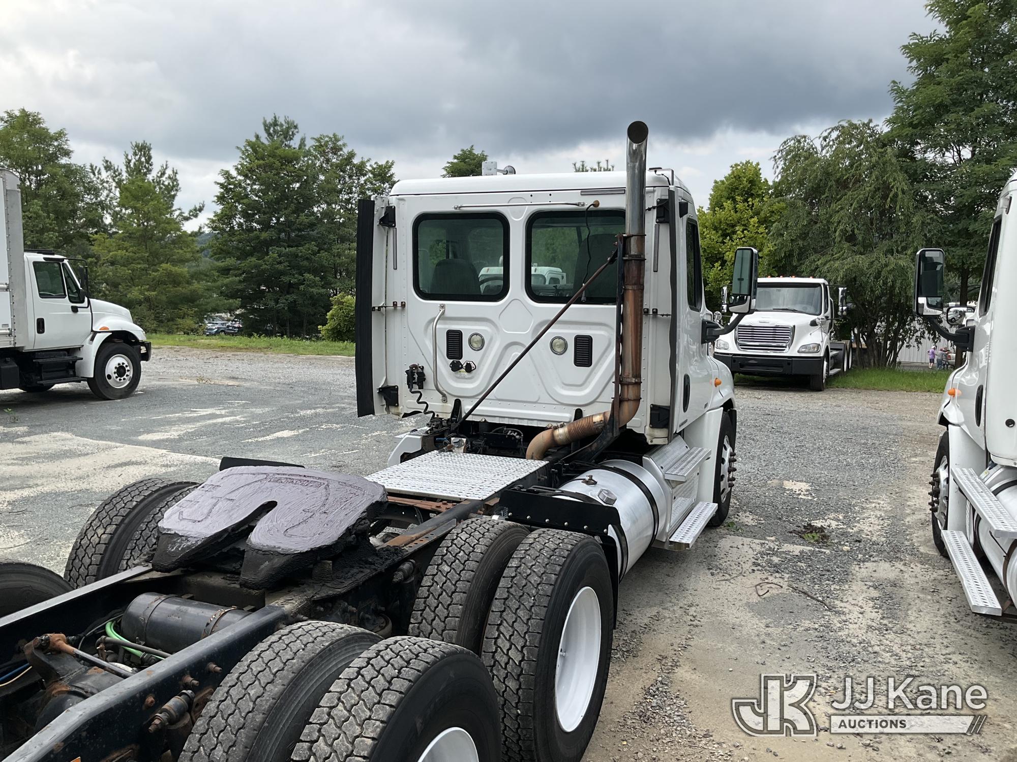 2012 Freightliner Cascadia 125 Truck Tractor (1635242) - photo 3
