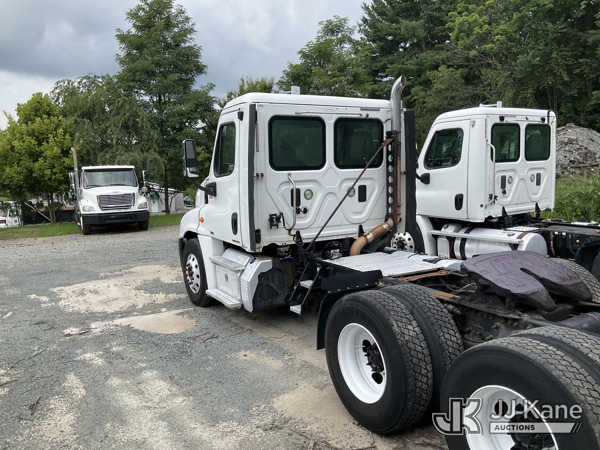 2012 Freightliner Cascadia 125 Truck Tractor (1635242) - photo 4