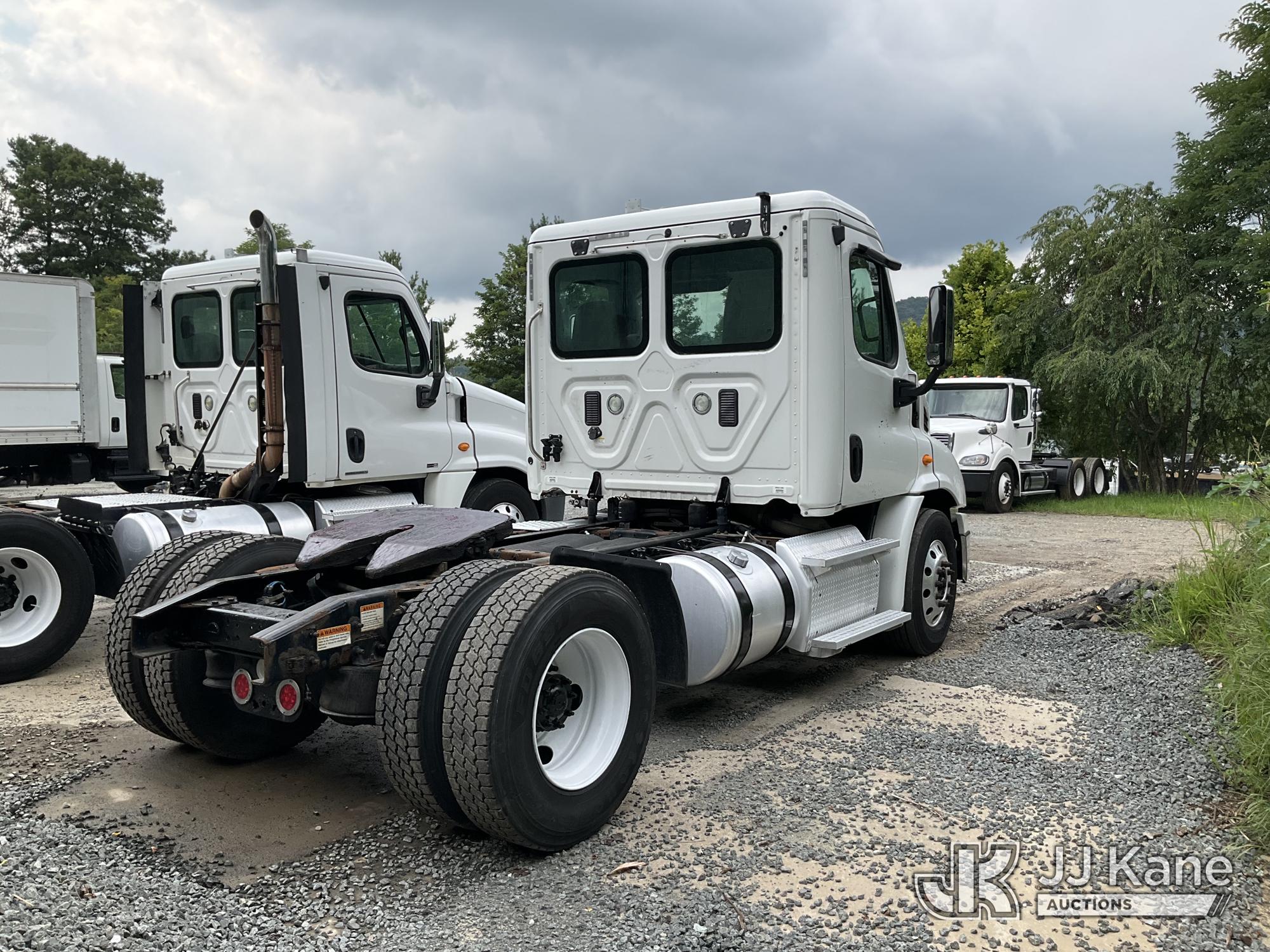 2013 Freightliner Cascadia 113 Truck Tractor (1635247) - photo 3