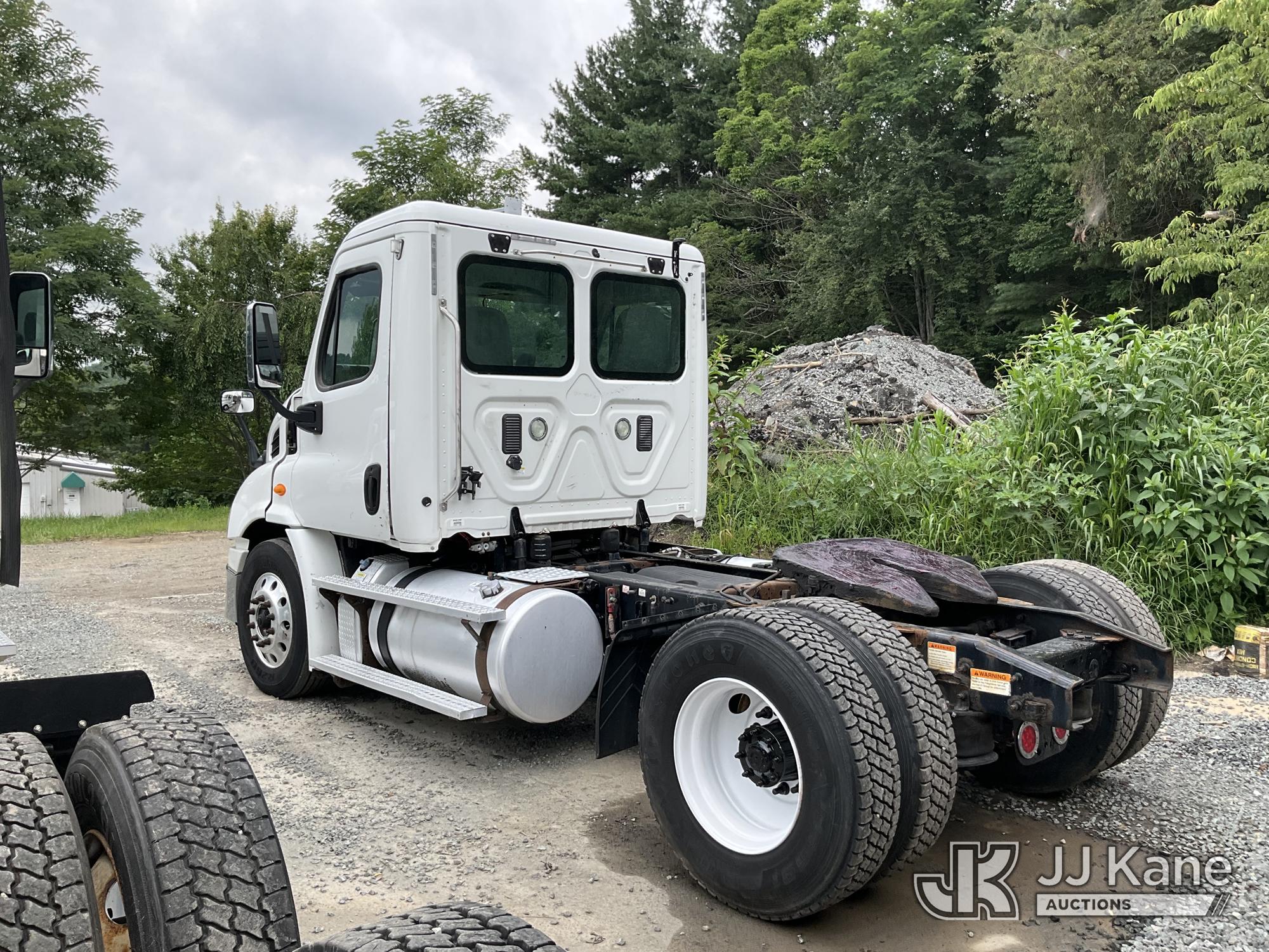 2013 Freightliner Cascadia 113 Truck Tractor (1635247) - photo 4