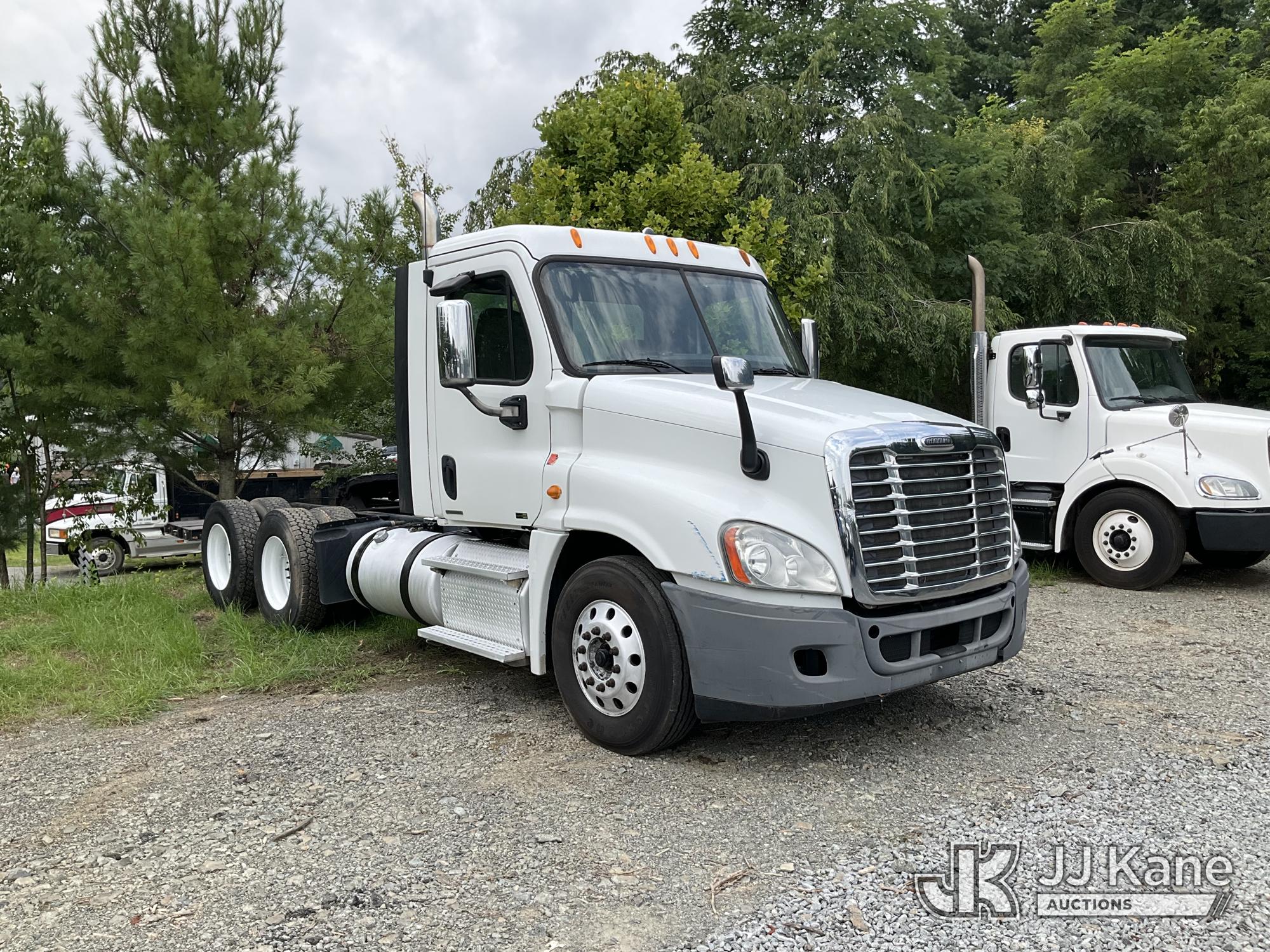 2012 Freightliner Cascadia 125 Truck Tractor (1635248) - photo 2
