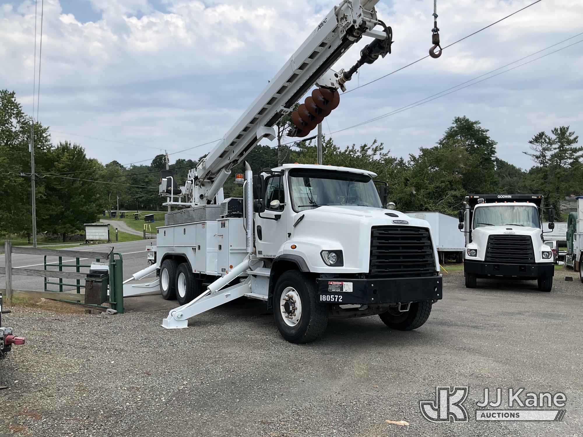 Altec D4065B-TR Digger Derrick On 2018 Freightliner 114SD T/A Utility Truck (1635250) - photo 2