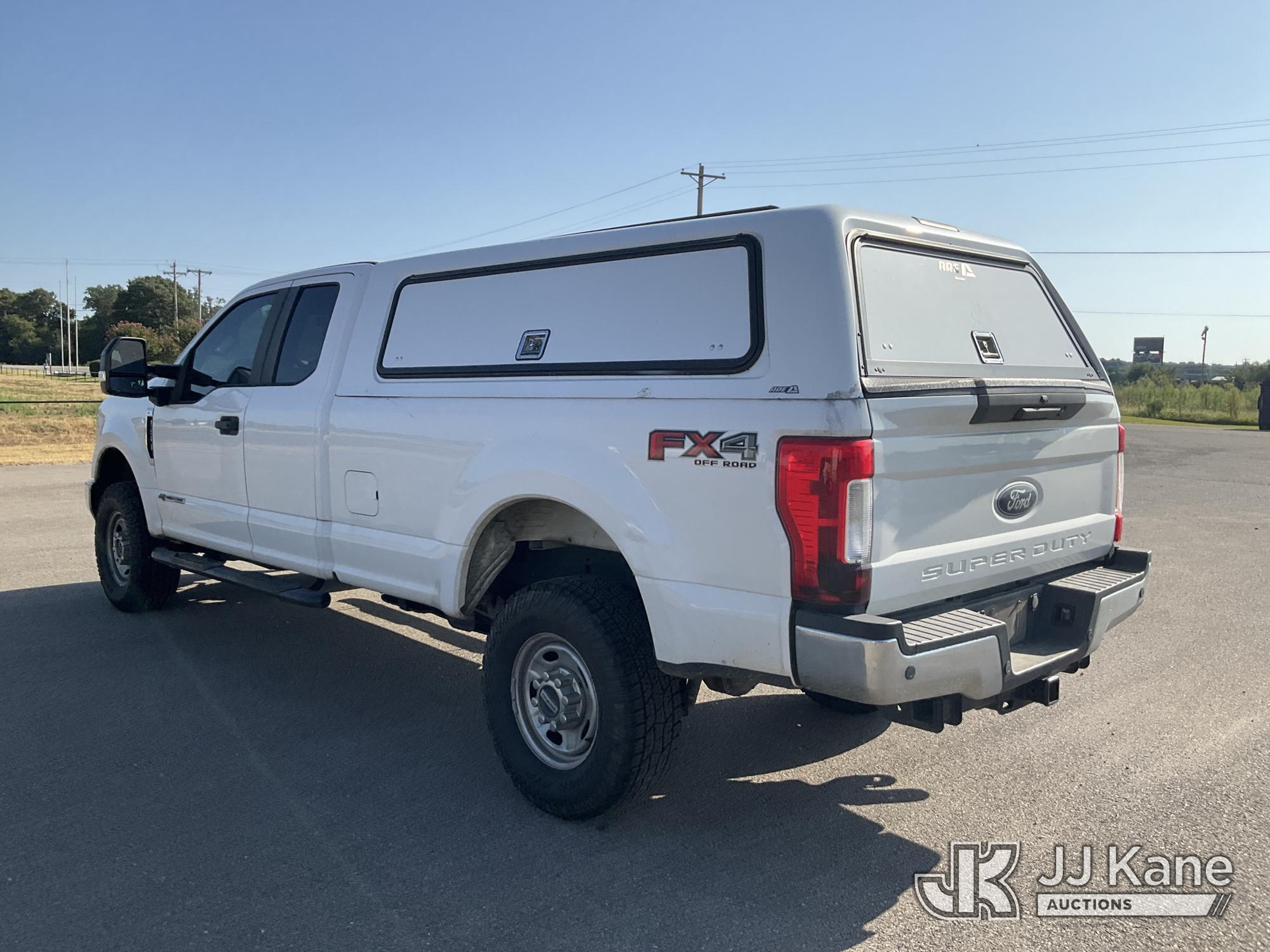 2019 Ford F250 4x4 Extended-Cab Pickup Truck (1635395) - photo 4