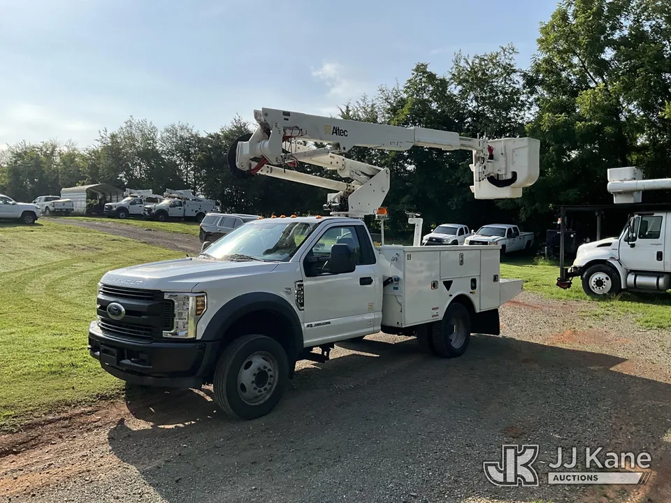 Altec AT37G Articulating & Telescopic Bucket Truck On 2019 Ford F-550 Service Truck (1635454)