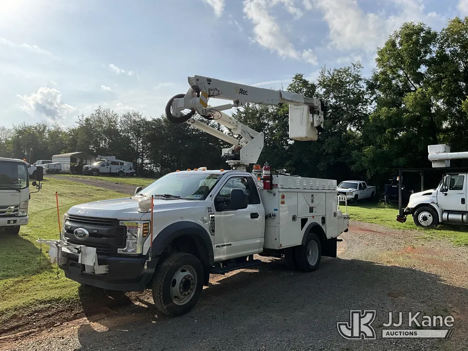 Altec AT37G Articulating & Telescopic Bucket Truck On 2019 Ford F-550 Service Truck (1635460)